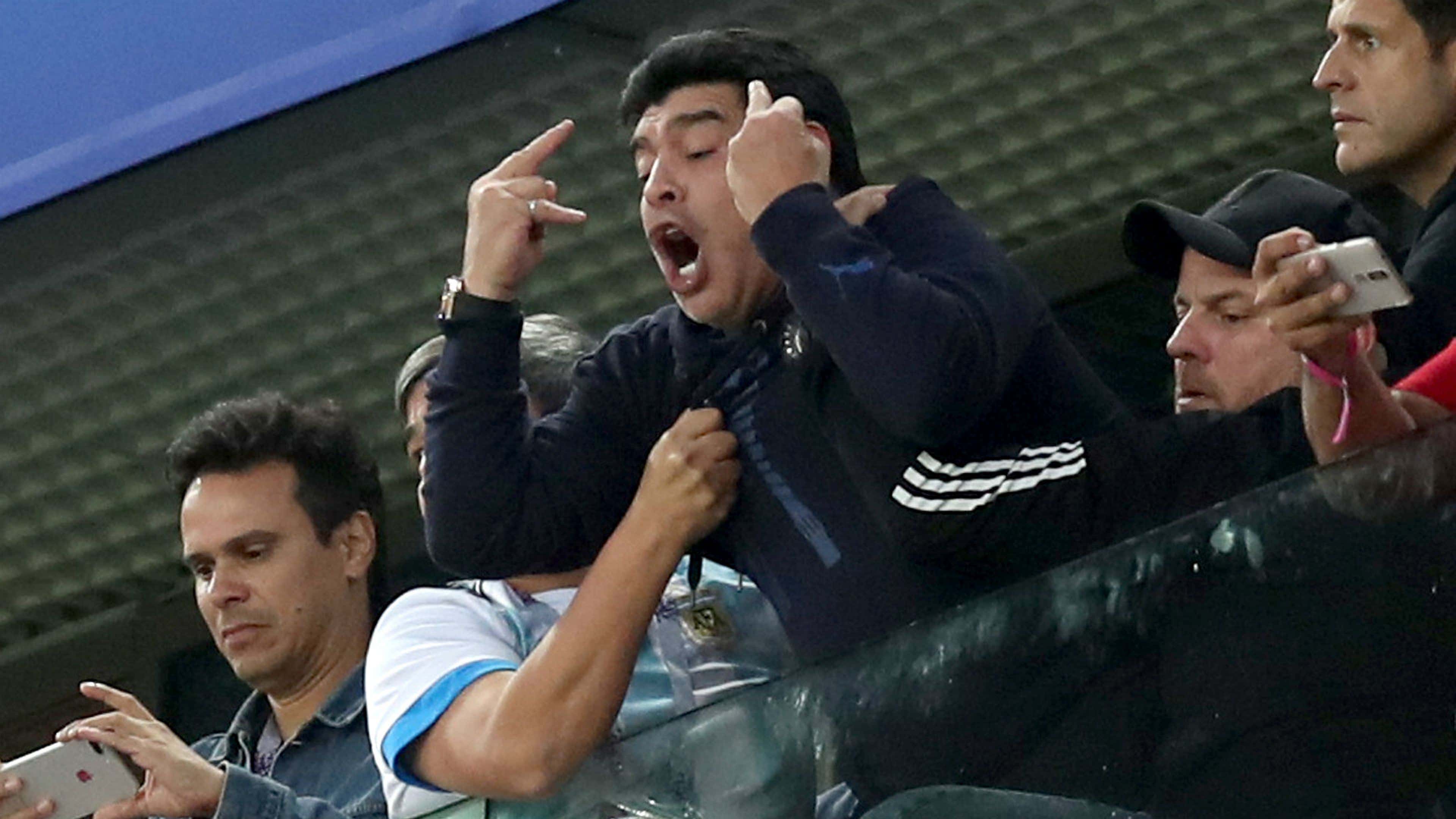 Maradona fingers