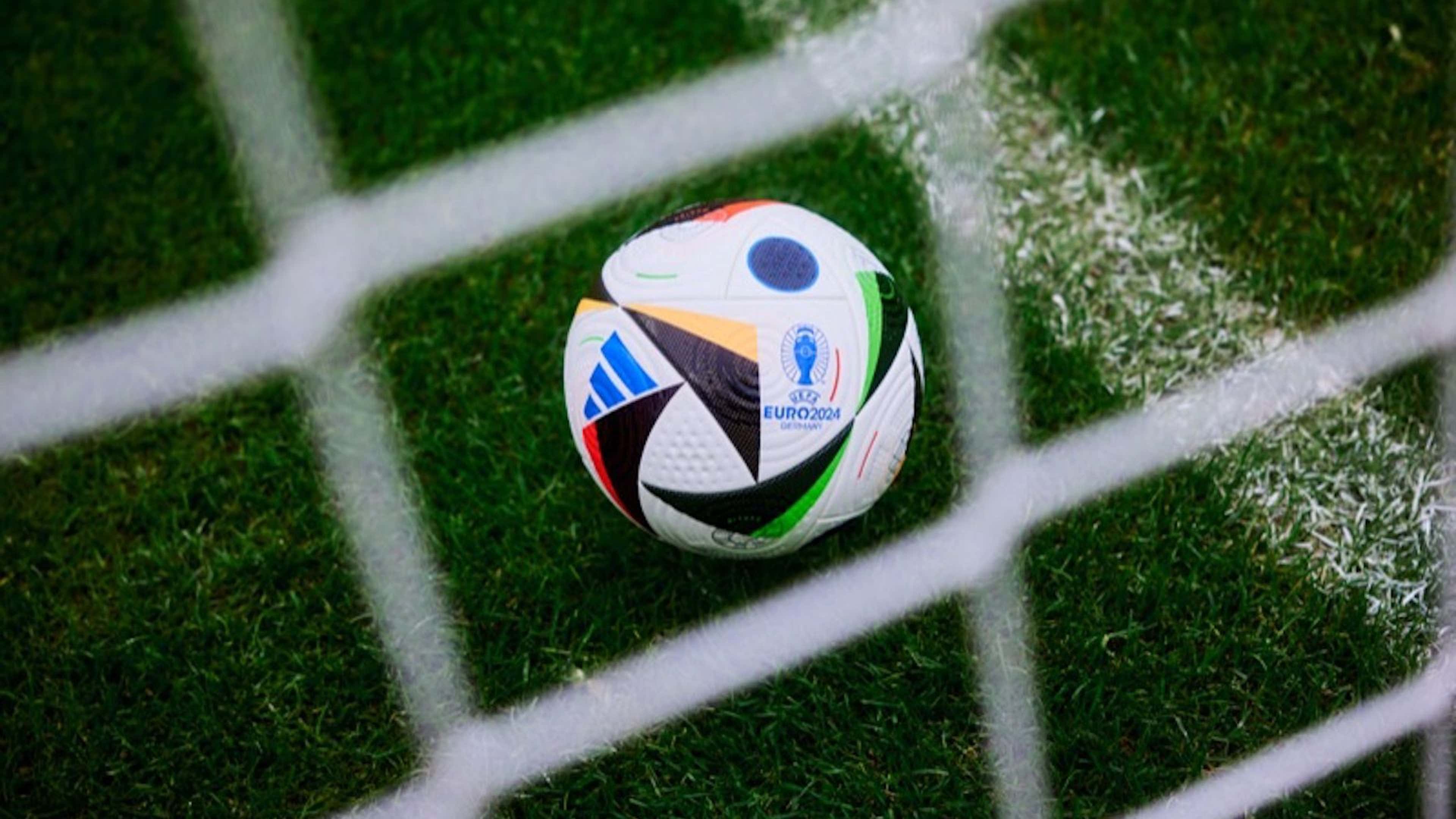 Euro 2024 : l'UEFA et Adidas dévoilent le ballon officiel, plus