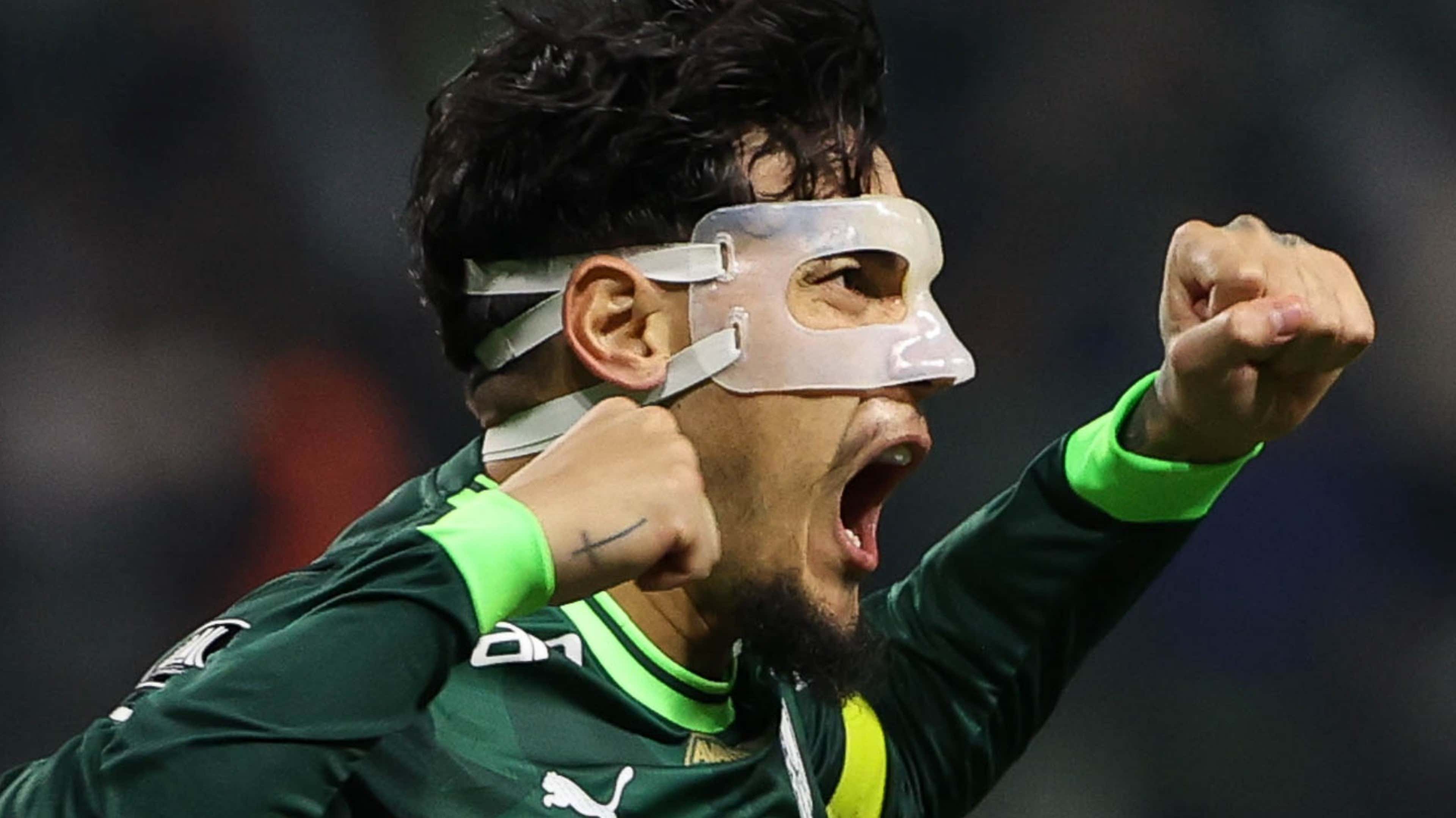 Gustavo Gómez, usando máscara em jogo do Palmeiras em 2023