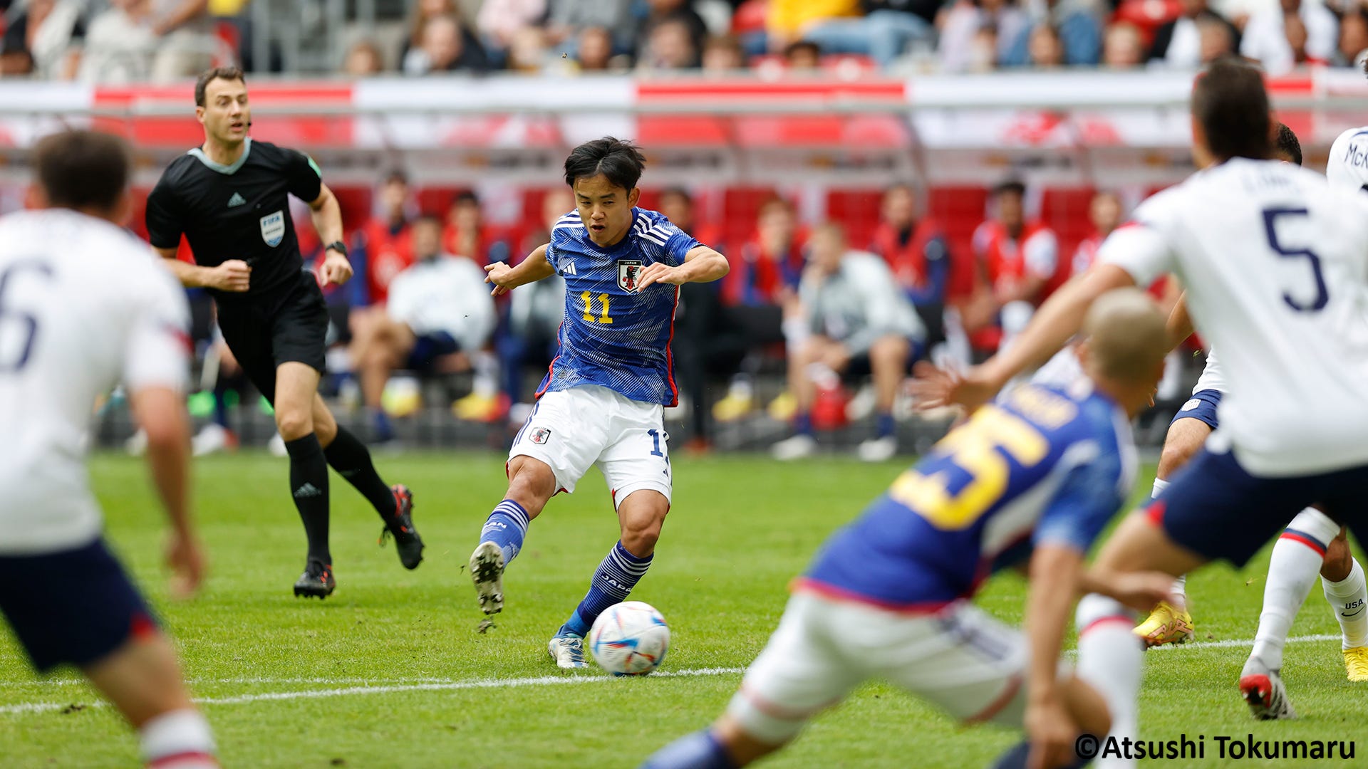 サッカー日本代表 W杯出場国との連戦で明暗の選手たち 躍動の鎌田 久保らに長友の すっぽんディフェンス コラム Goal Com 日本
