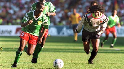 Rene Higuita Kolumbien Roger Milla Kamerun WM 1990 06231990