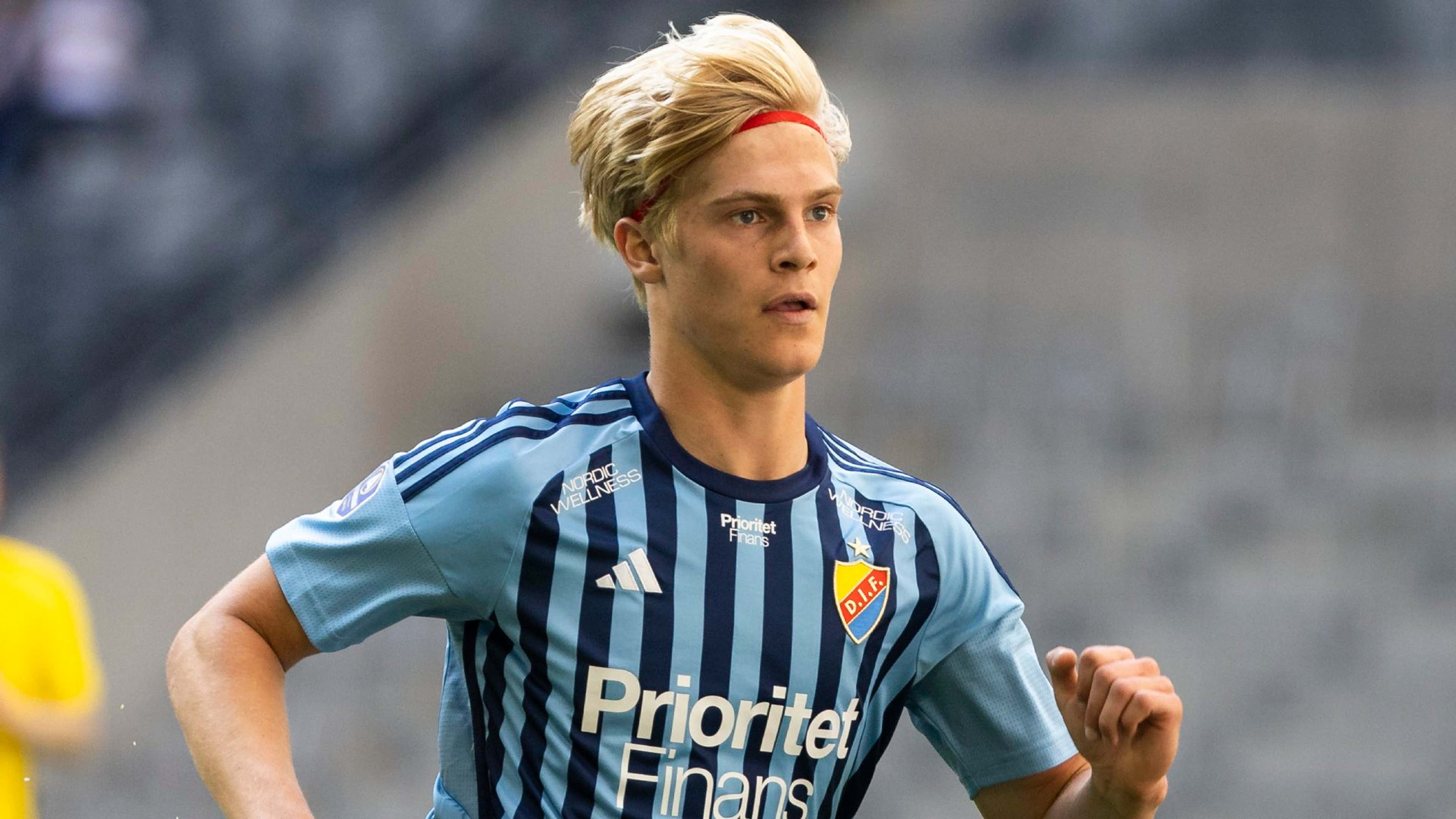 The perfect 18th birthday! Lucas Bergvall completes €10m Tottenham move  after snubbing Barcelona interest | Goal.com India