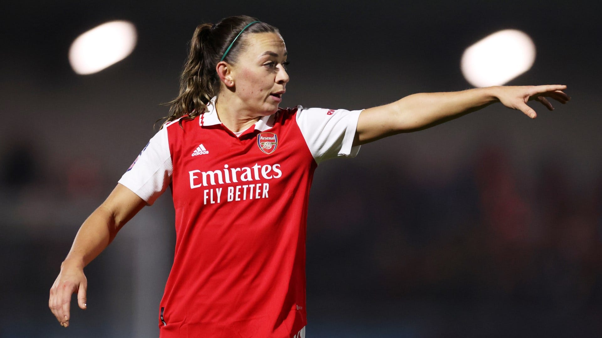 Miedema, imparável, faz hat-trick e classifica o Arsenal para a fase de  grupos da Champions Feminina