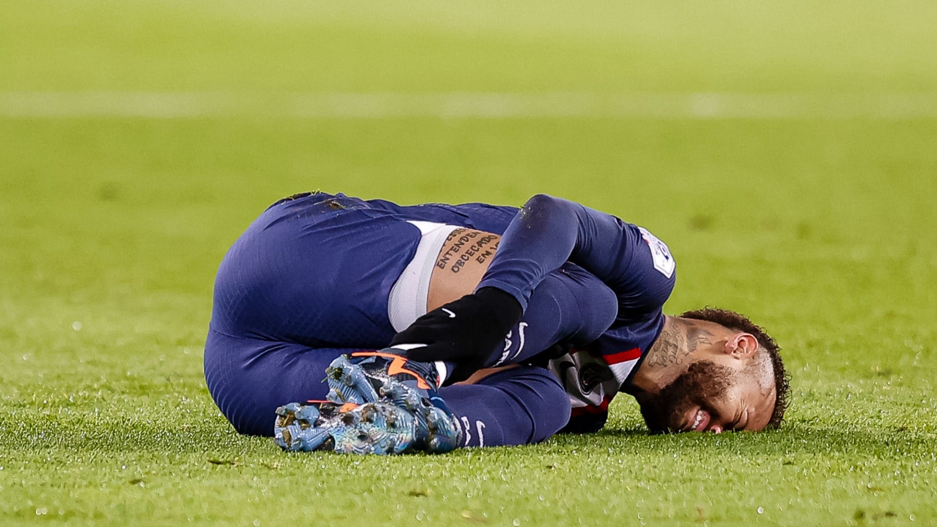 Was Neymar doomed from the start?! Shocking new report reveals Brazilian had ankle stress fracture when PSG signed him from Barcelona in world-record 2017 transfer | Goal.com UK