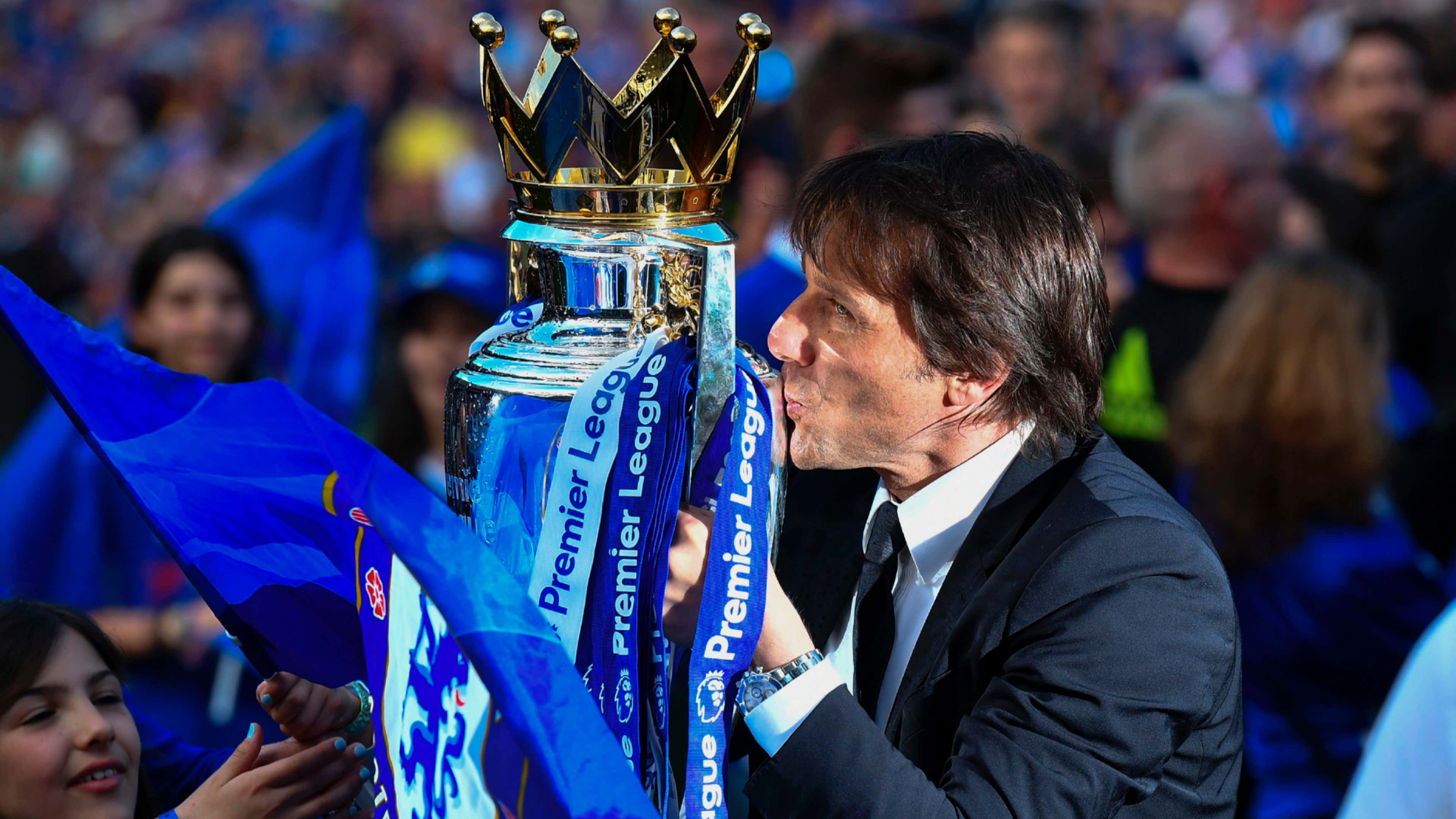 Antonio Conte Chelsea Premier League trophy