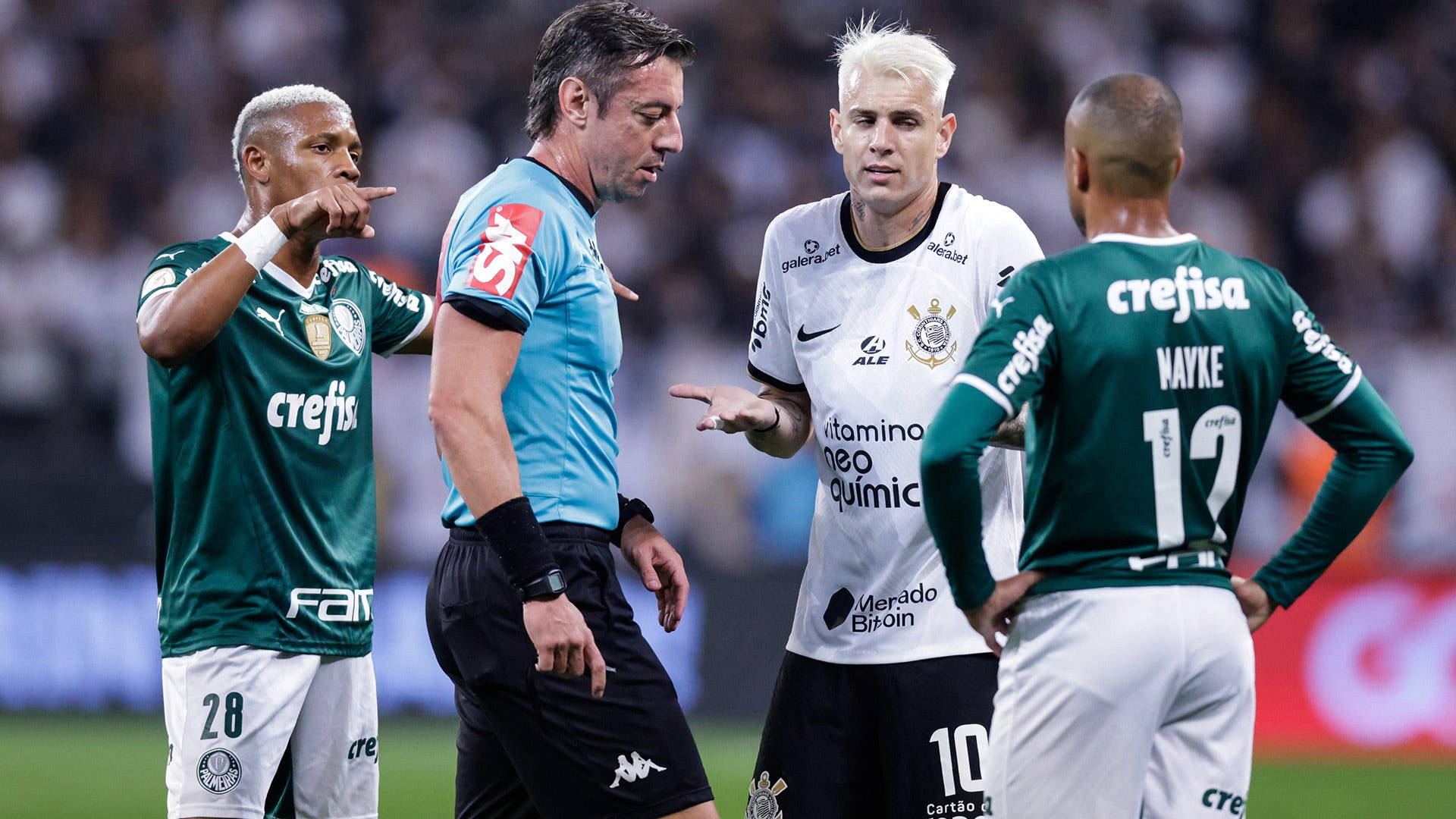 Em derby decisivo, Palmeiras recebe o Corinthians de olho na final