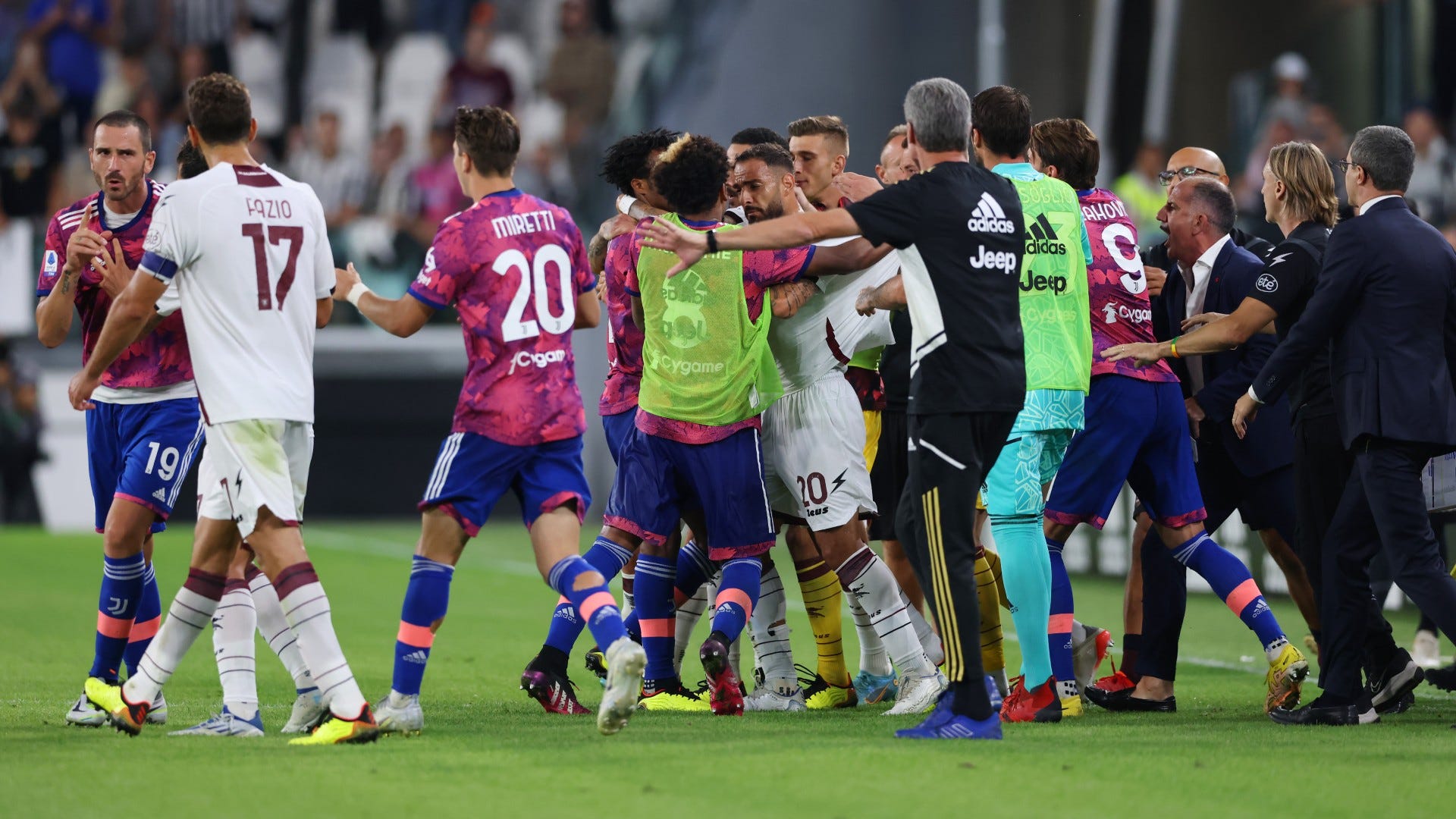 Ønske grå mærkelig Last-gasp winner disallowed & four red cards - Juventus earn late point in  incredible stoppage time drama against Salernitana | Goal.com US
