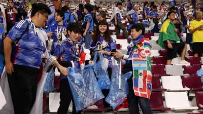 Japan supporters cleaning up 2022 World Cup
