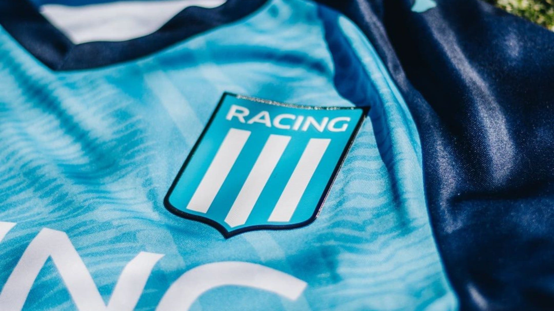 aplausos Realizable Subrayar La camiseta de Racing: marca, contrato, valor y diseños | Goal.com Espana