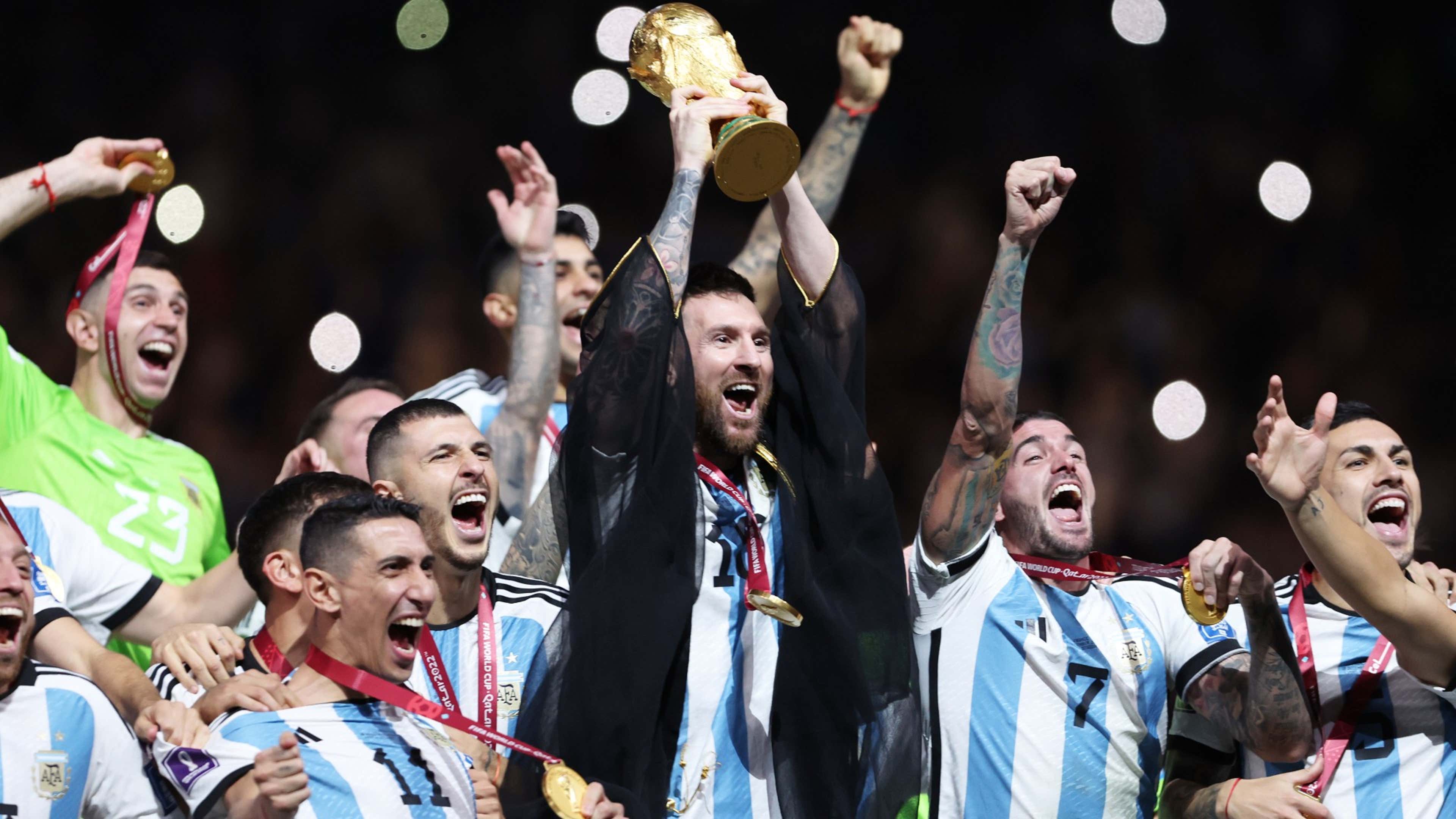 Сколько раз становилась чемпионом сборная команда аргентины. Месси сборная Аргентины ЧМ 2022 награждение. Аргентина футбол ЧМ 2022 награждение.