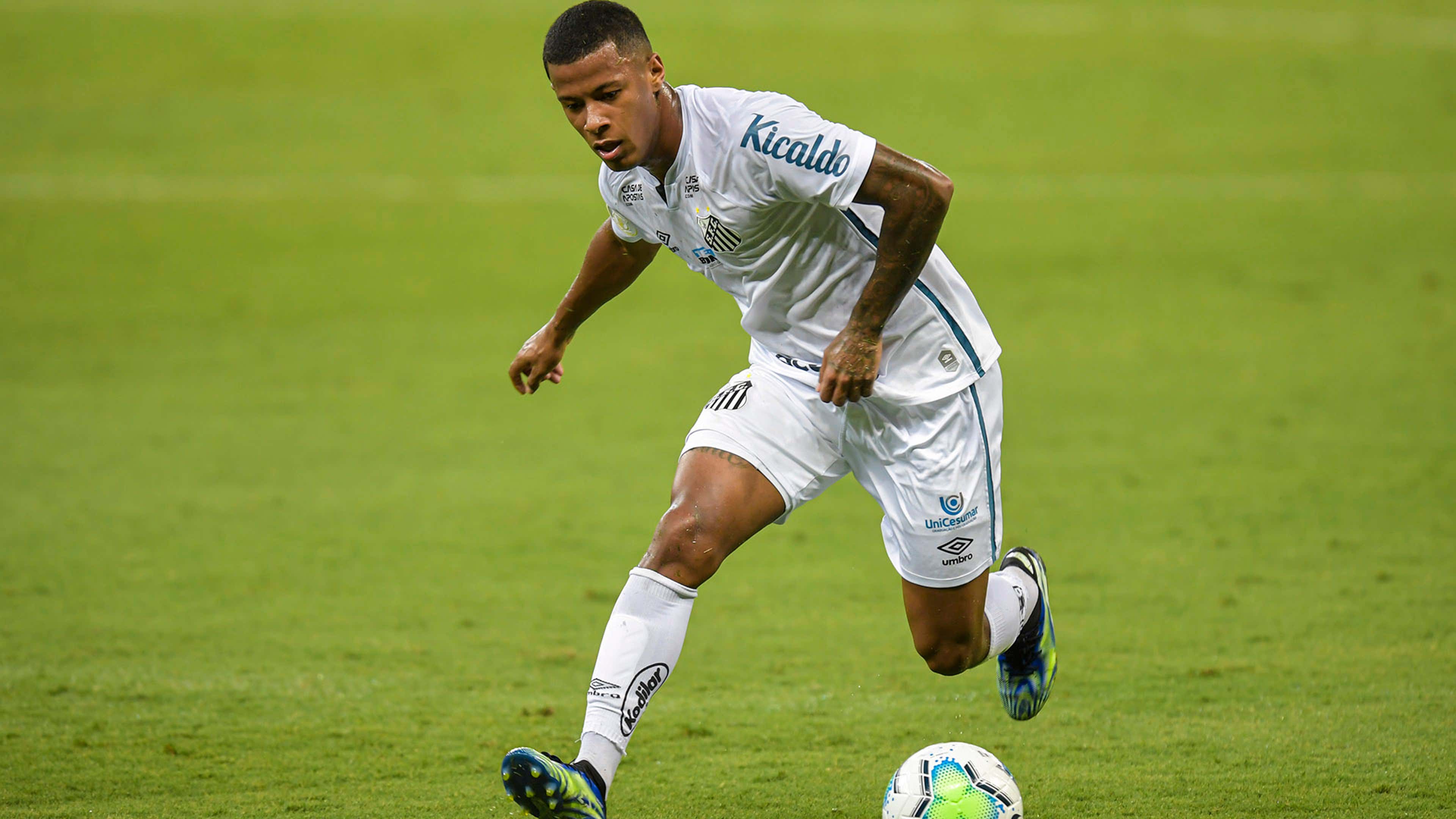 Corinthians quer Arthur Gomes (Sporting) e estará disposto a incluir quatro  jogadores no negócio