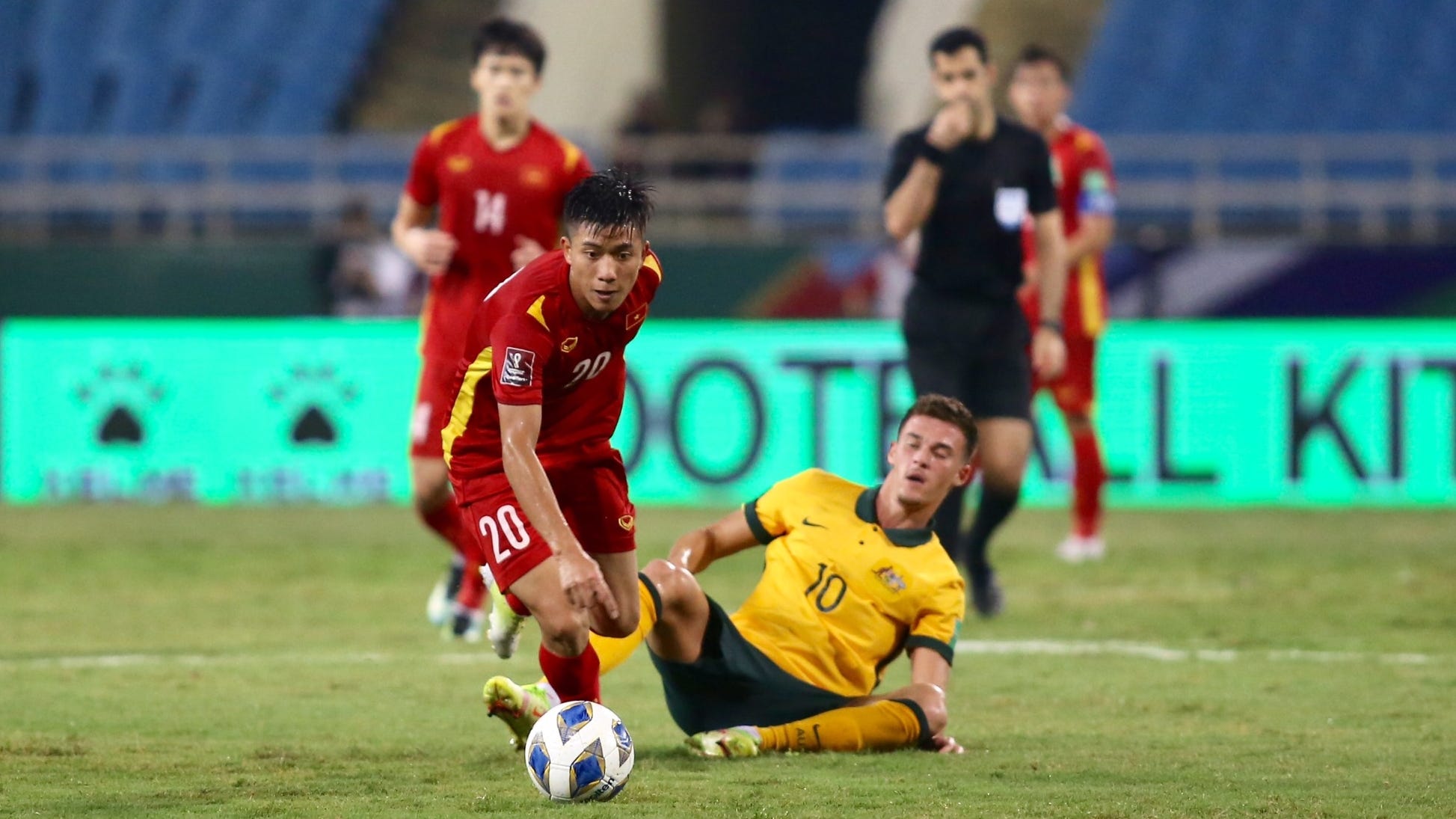 Phan Van Duc Ajdin Hrustic Vietnam vs Australia 2022 World Cup Qualification 2022 07092021