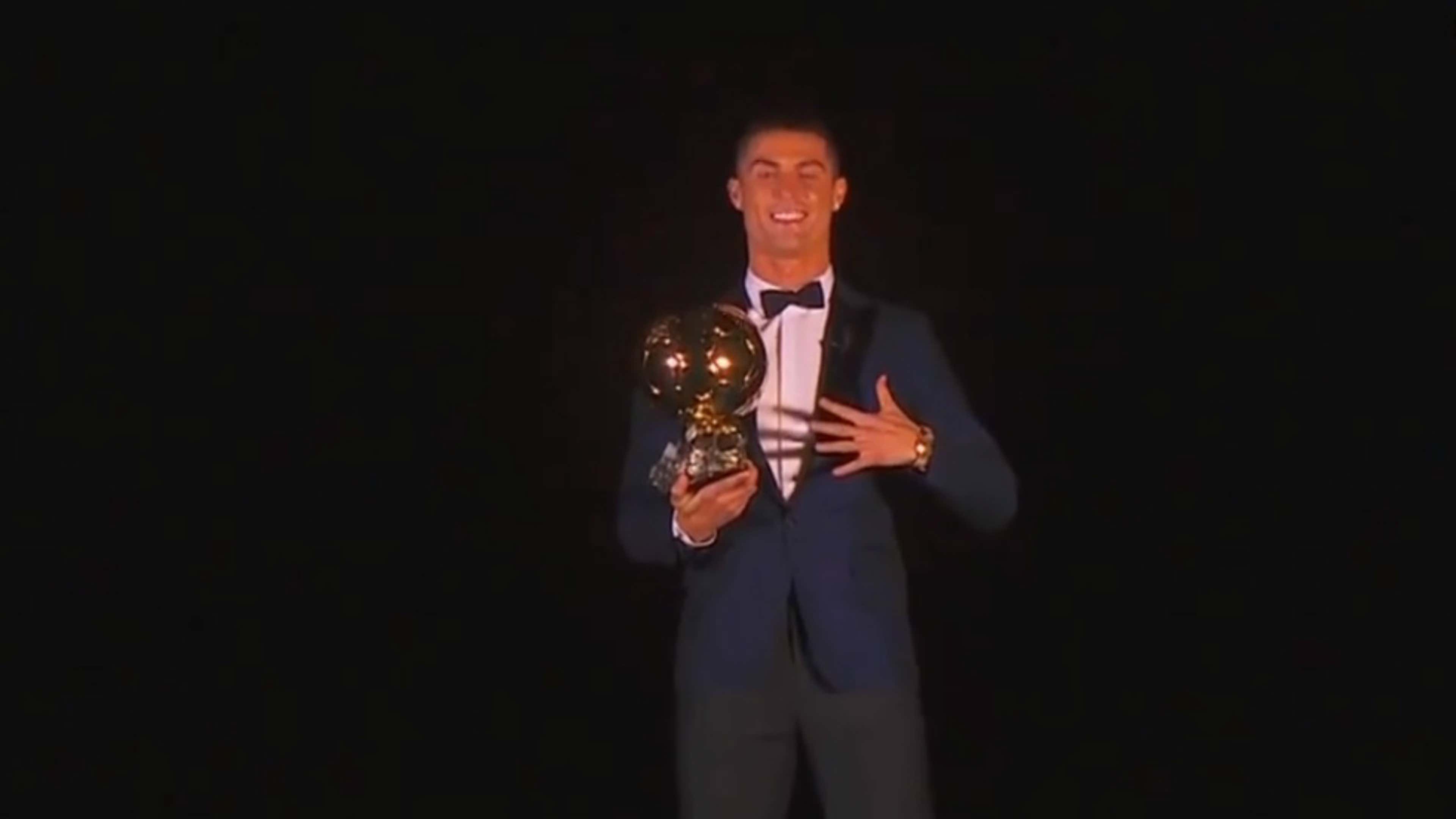 Cristiano Ronaldo Balon de Oro Torre Eiffel