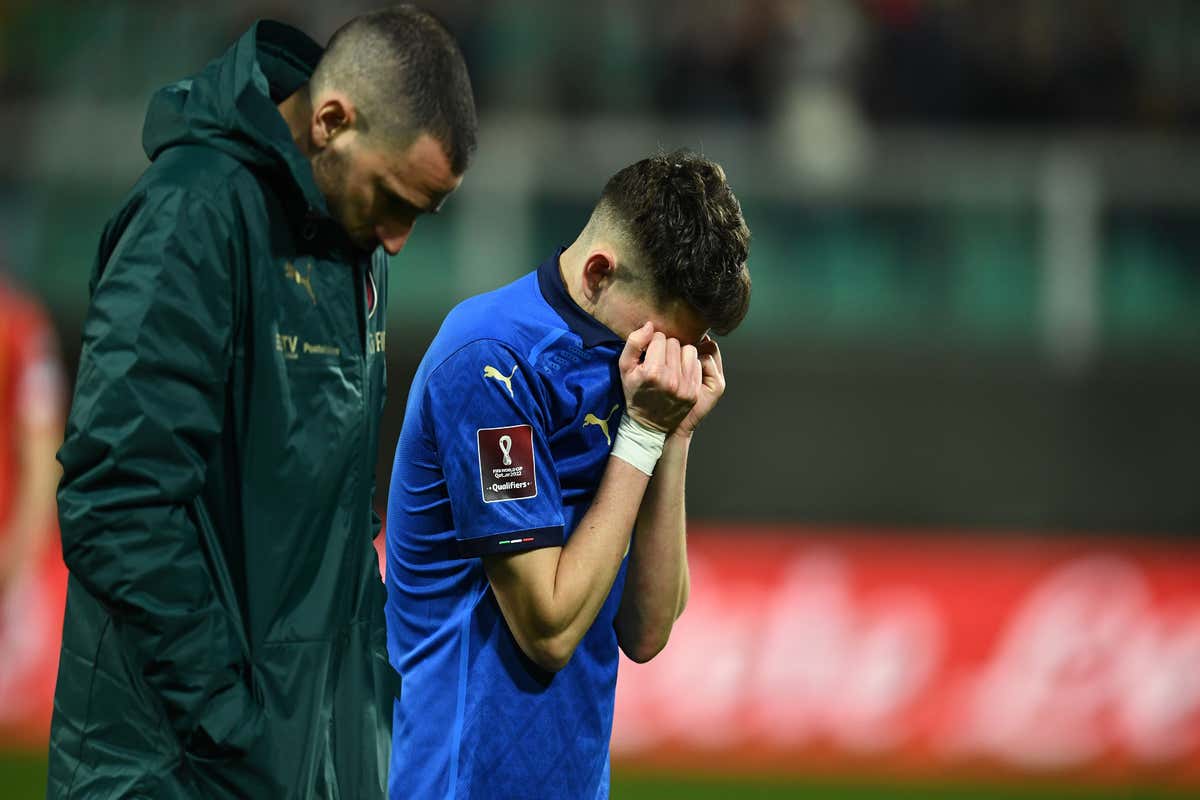 Jorginho 'haunted' by costly penalty misses as Italy crash out of World Cup  play-offs | Goal.com