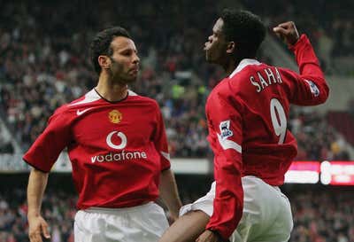 Ryan Giggs and Louis Saha playing for Manchester United