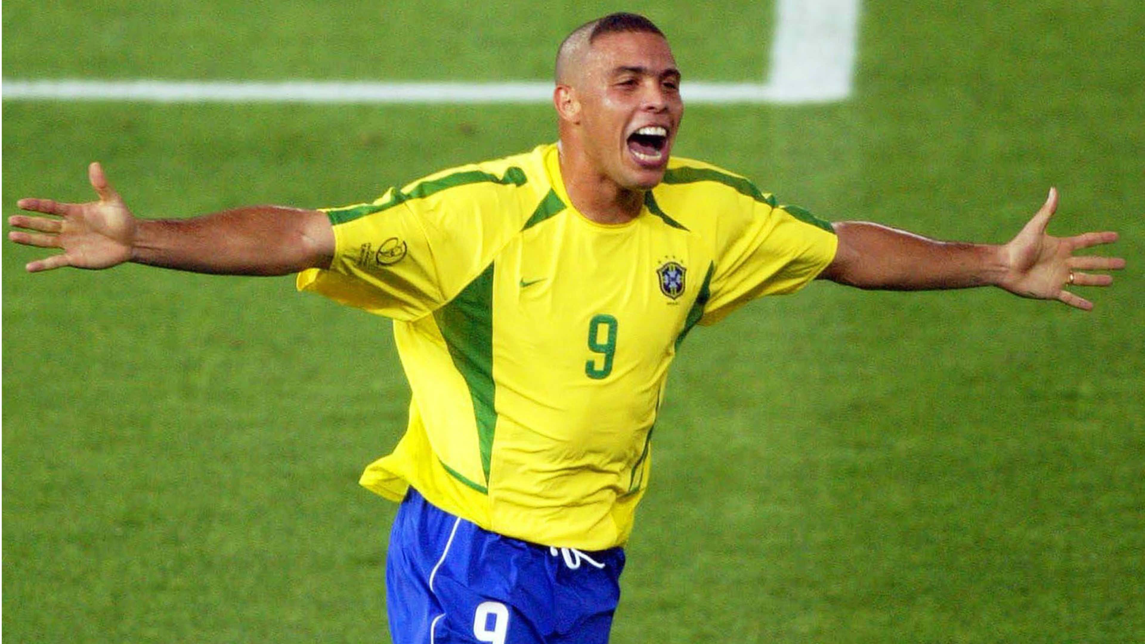 Ronaldo Luís Nazário de Lima - Top 10 cầu thủ ghi bàn nhiều nhất thế giới tại World Cup với 15 bài