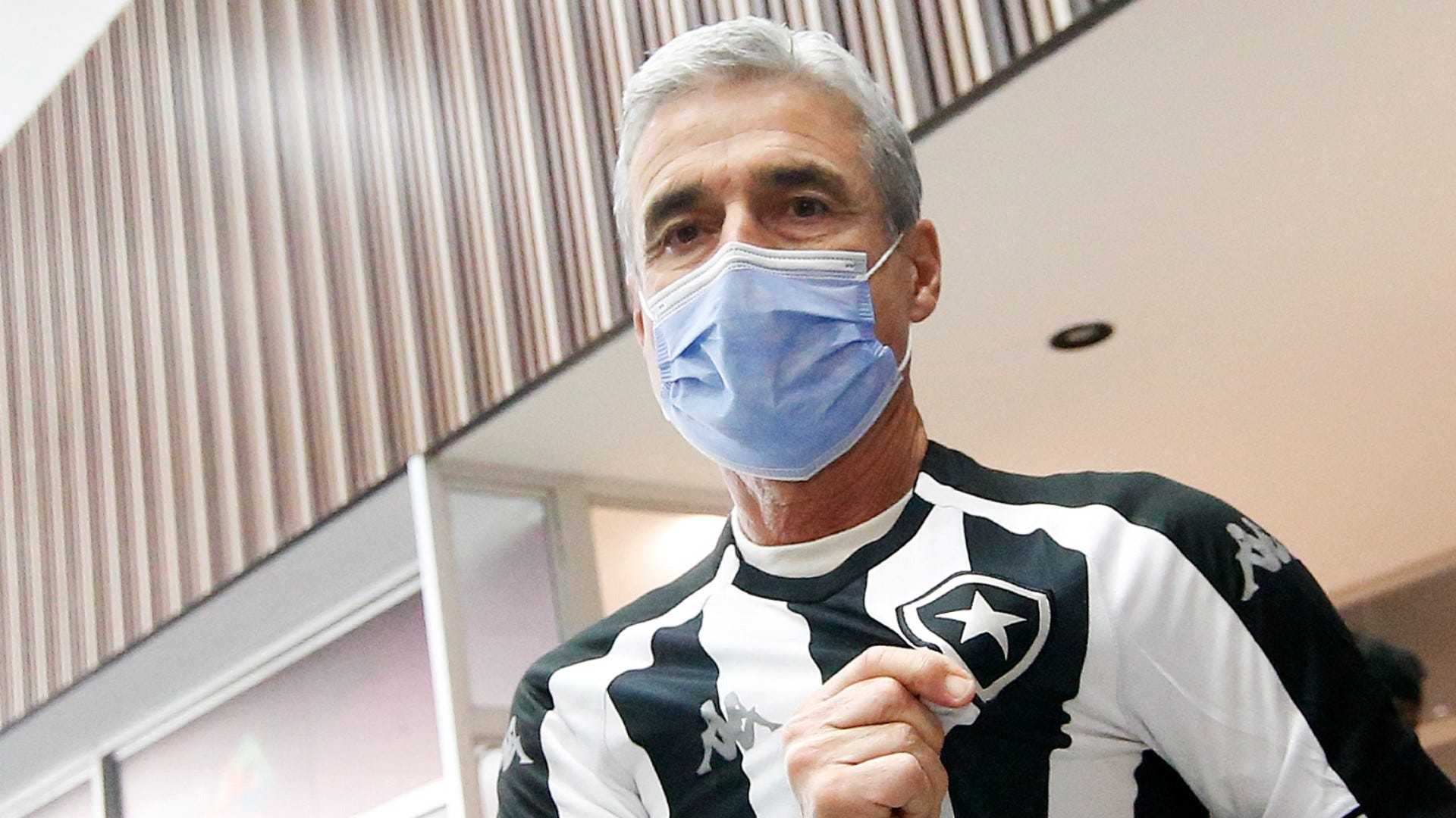 Em 'Acesso Total', diretor do Botafogo revela procura por treinadores  renomados no início da temporada, Botafogo