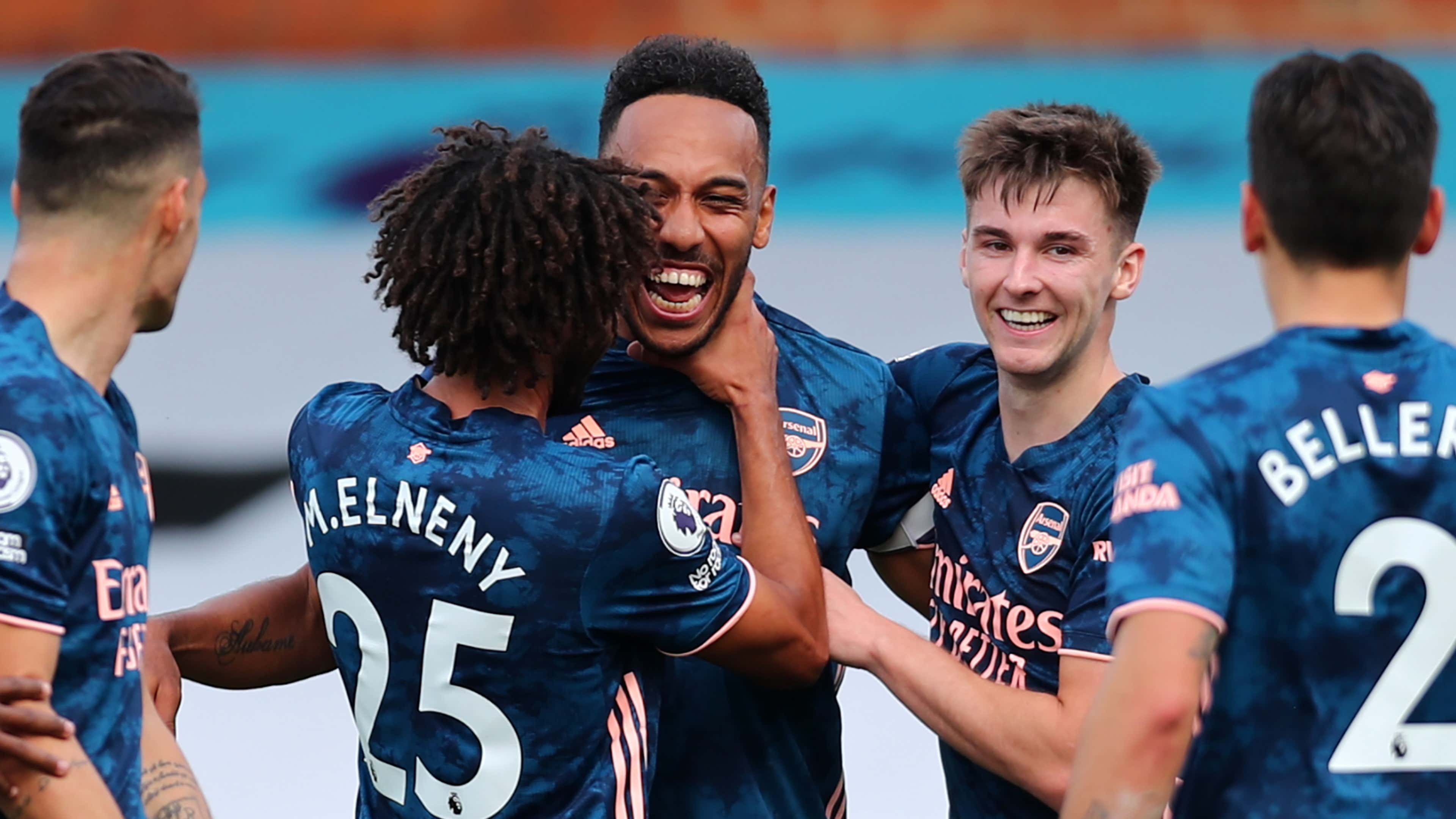 Arsenal celebrate Pierre-Emerick Aubameyang goal vs Fulham, 2020-21 Premier League