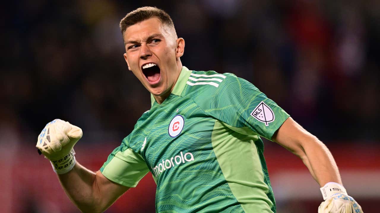 USMNT hopeful Slonina pictured with Poland coach amid reports Chicago Fire  keeper could switch allegiance before 2022 World Cup | Goal.com