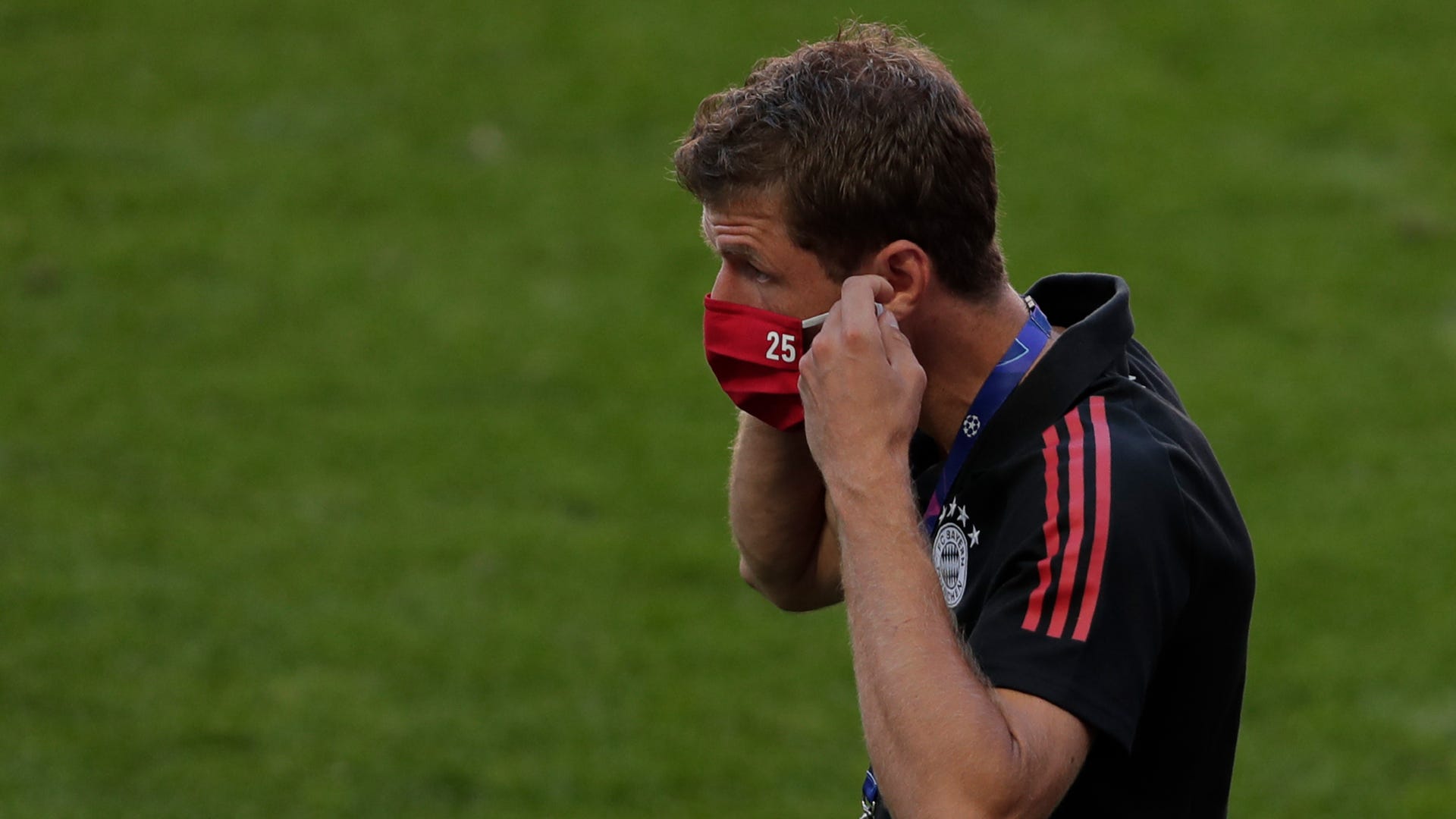 Thomas Müller FC Bayern Maske