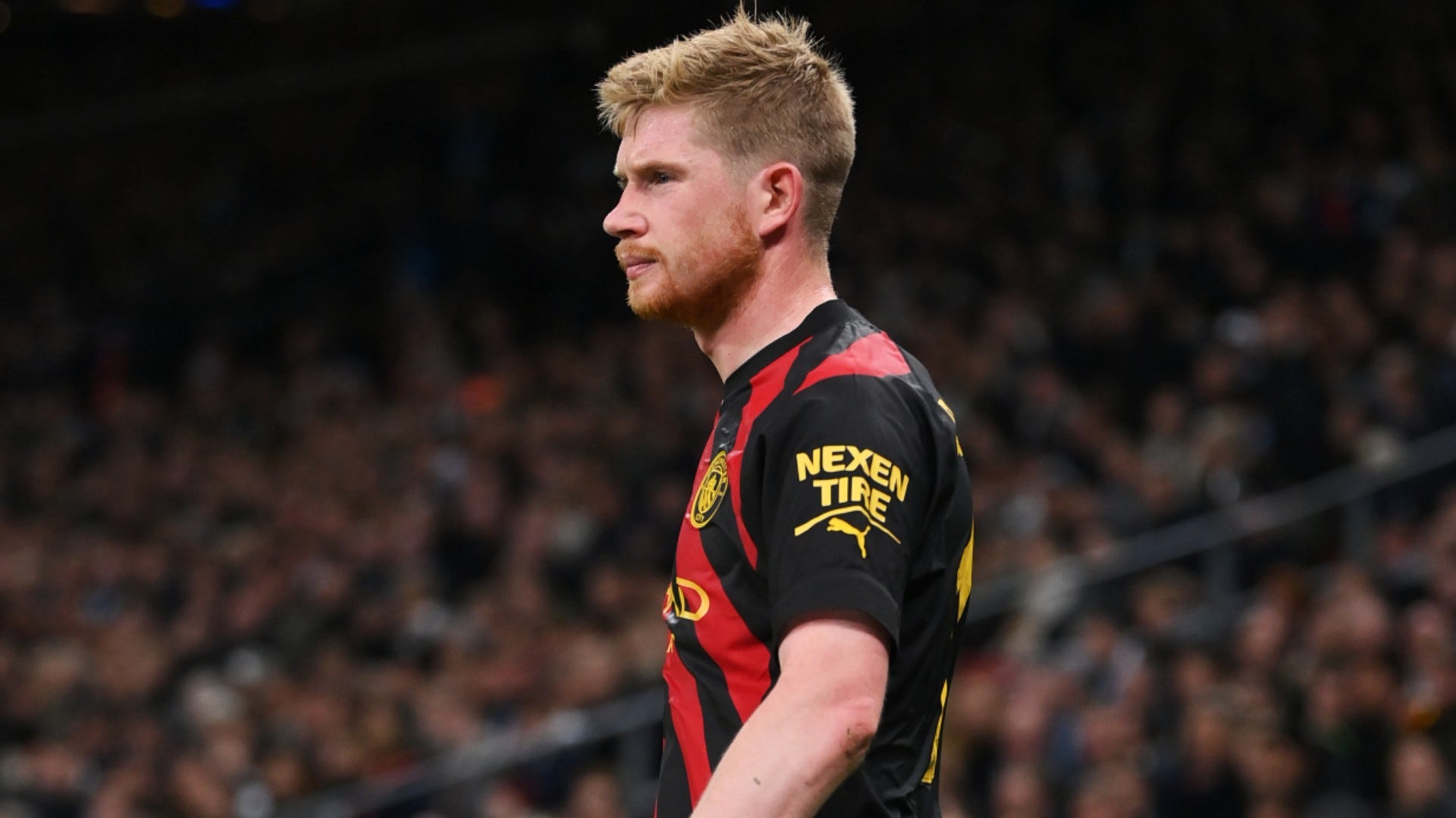 De Bruyne brilha, City goleia Arsenal e fica a dois pontos da