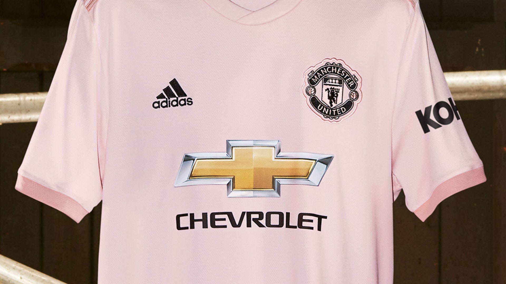 man united pink kit