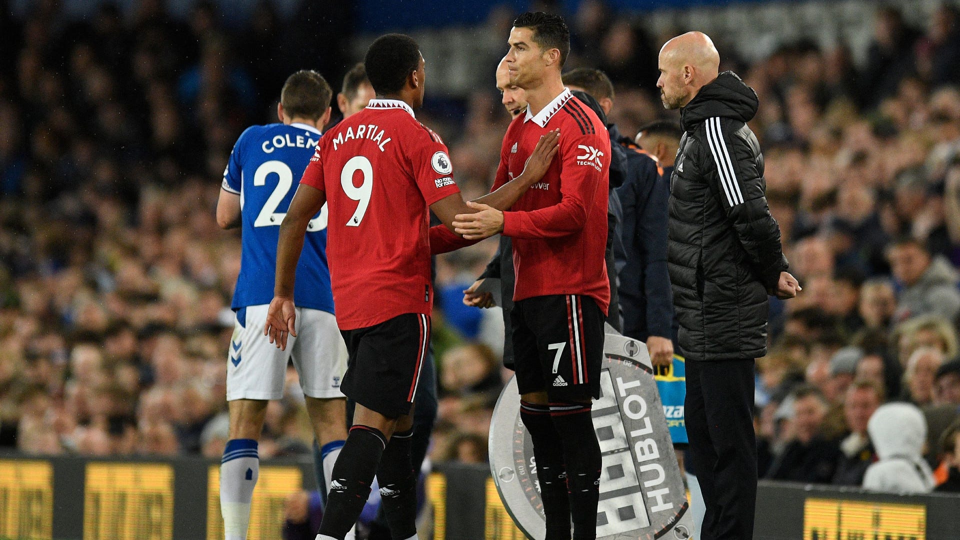 Martial replaced by Ronaldo at Everton as Man Utd lose forward to injury |  Goal.com UK