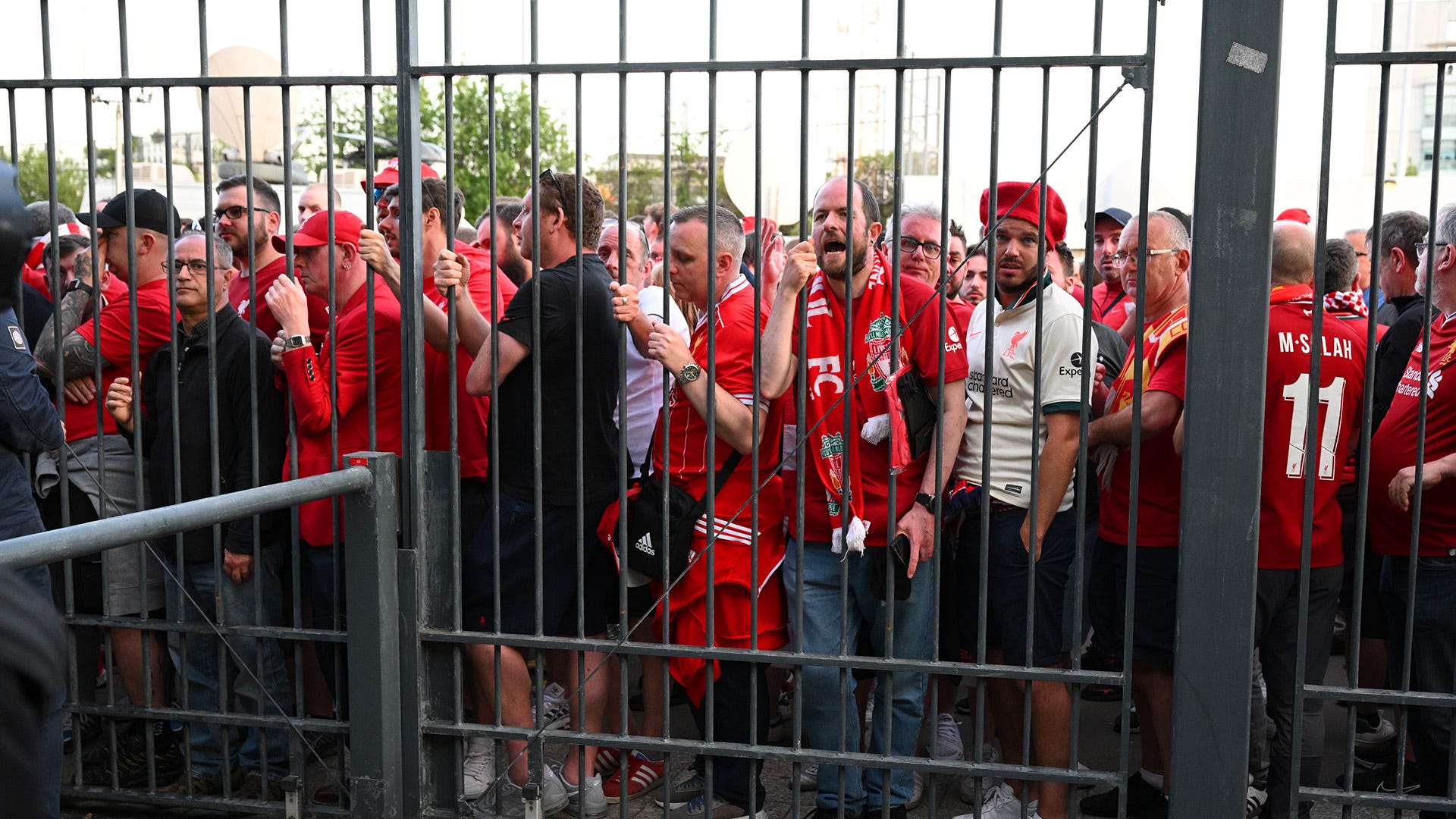 Torcedores do Liverpool tentam entrar no Stade de France, Champions League, 28052022