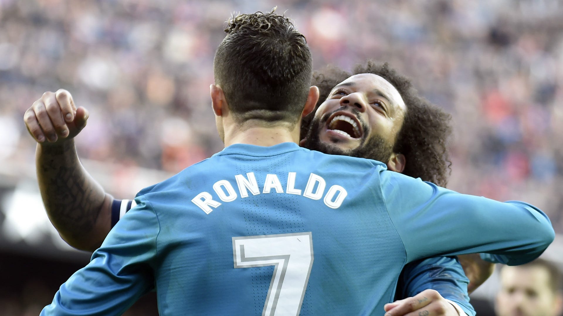 Cristiano Ronaldo welcomes Gareth Bale to Real Madrid