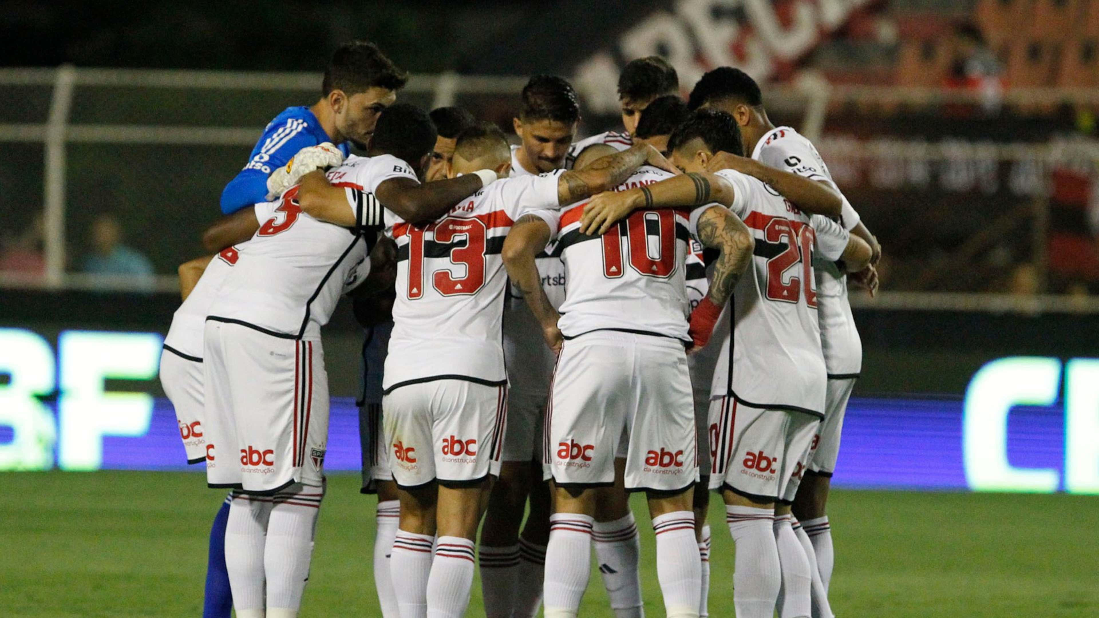 Jogadores do São Paulo antes do jogo contra o Ituano, pela terceira fase da Copa do Brasil 2023, 25/04/2023