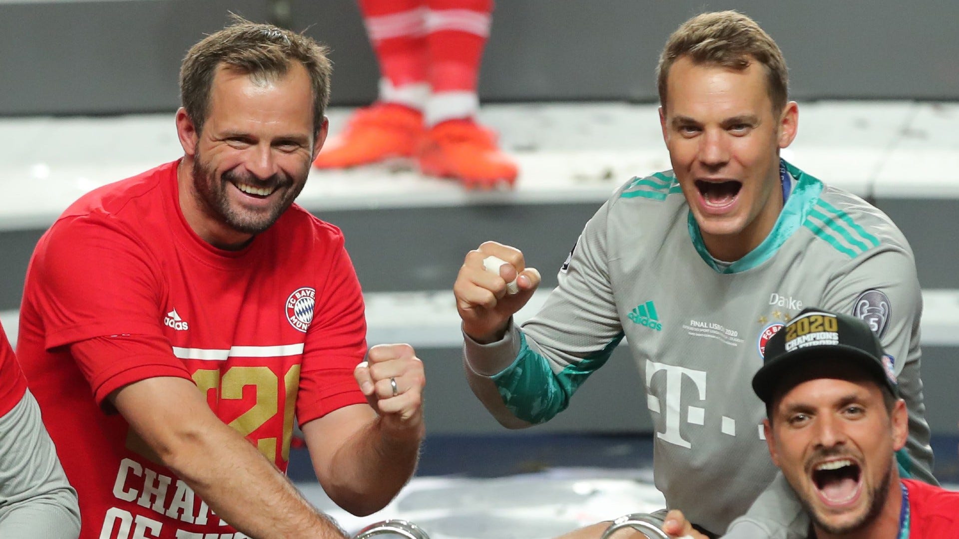 Manuel Neuer's goalkeeping coach sacked by Bayern Munich after leaking staff chats to players | Goal.com English Saudi Arabia