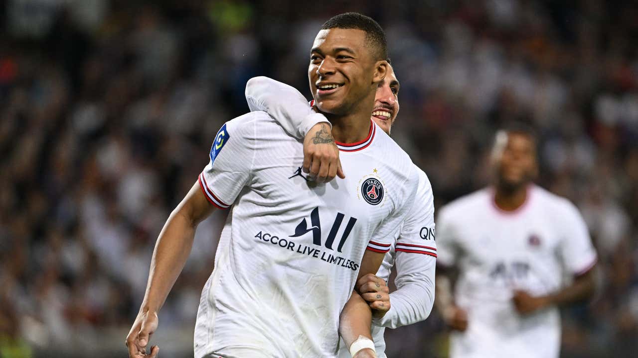 PSG confirm Mbappe contract extension as striker snubs Real Madrid offer | Goal.com