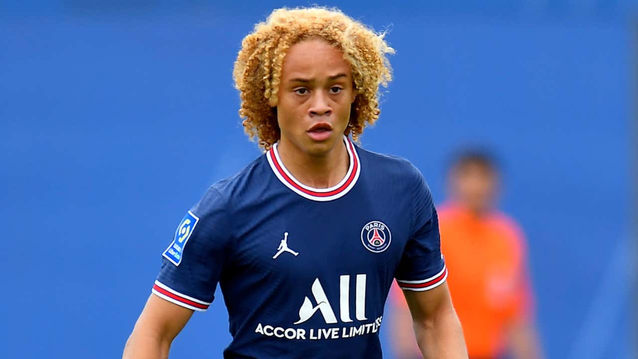PSG wonderkid Simons close to agreeing new deal | Goal.com