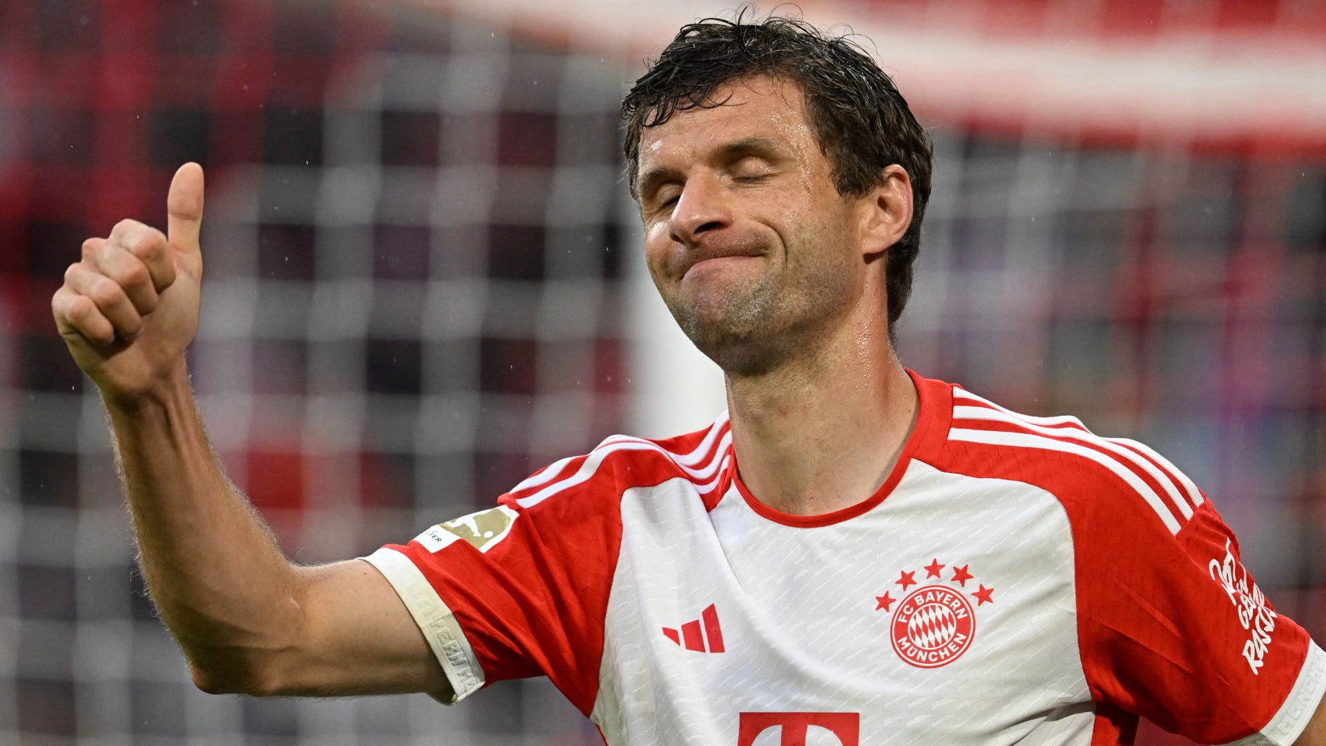 Doppelter Verletzungsschock für FC Bayern München! Serge Gnabry verletzt sich bei Pokalspiel - Thomas Müller hat eine Zerrung