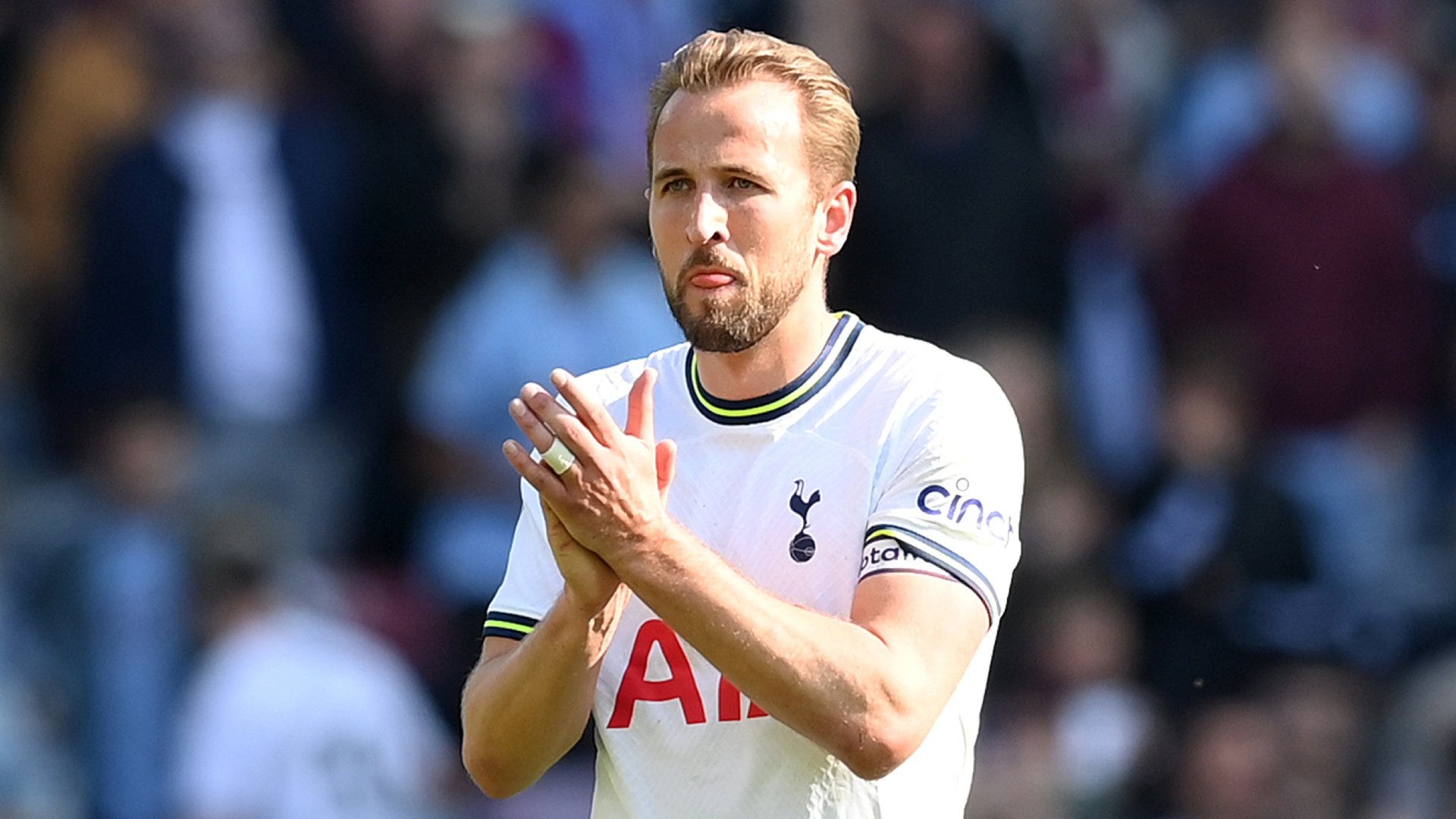 Transfer blow for Man Utd? Harry Kane hints he could stay at Tottenham despite admitting ‘a club this size should not be finishing eighth’ | Goal.com US