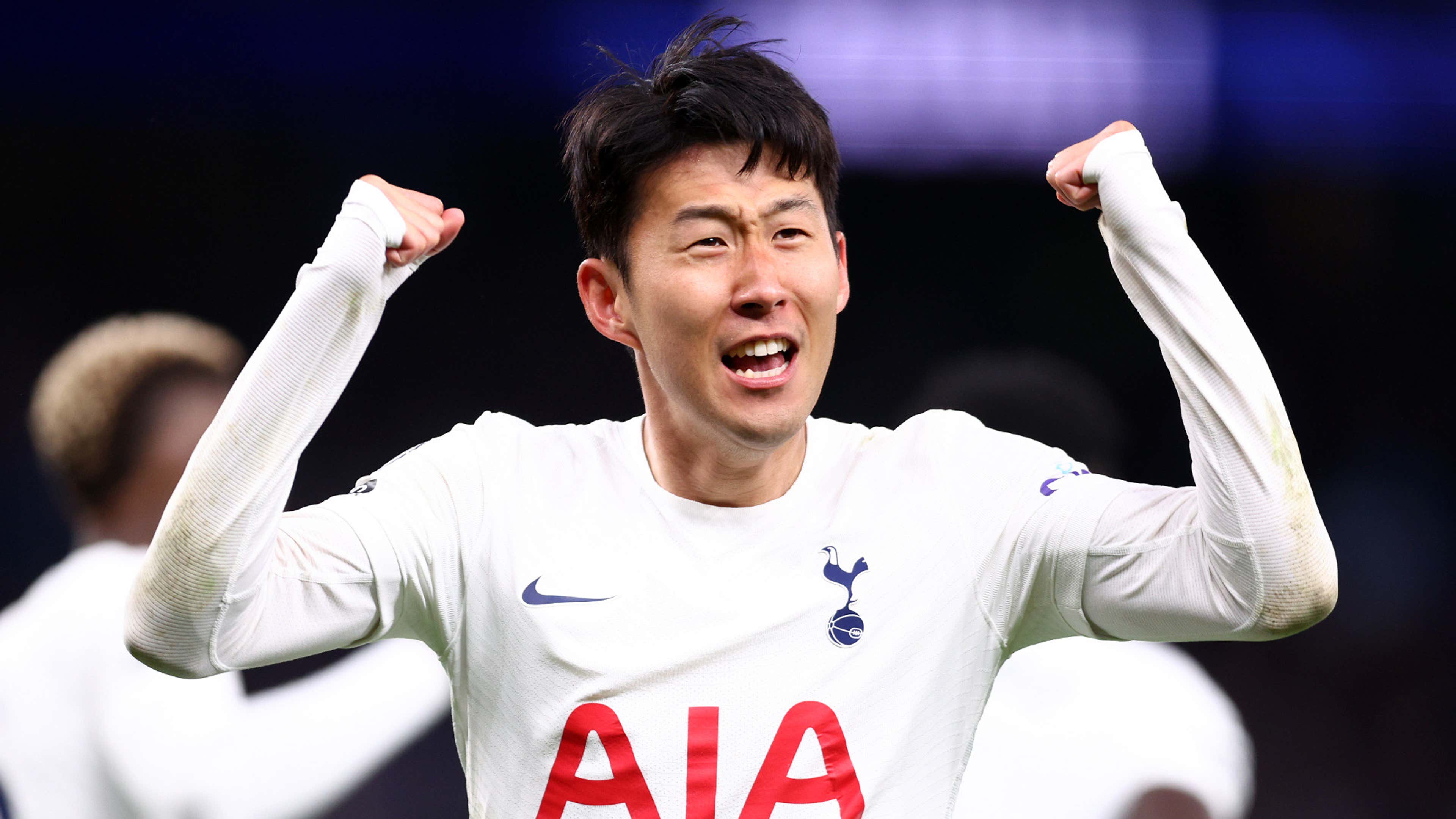 Vietnam defender gets autograph of Son Heung-min after game