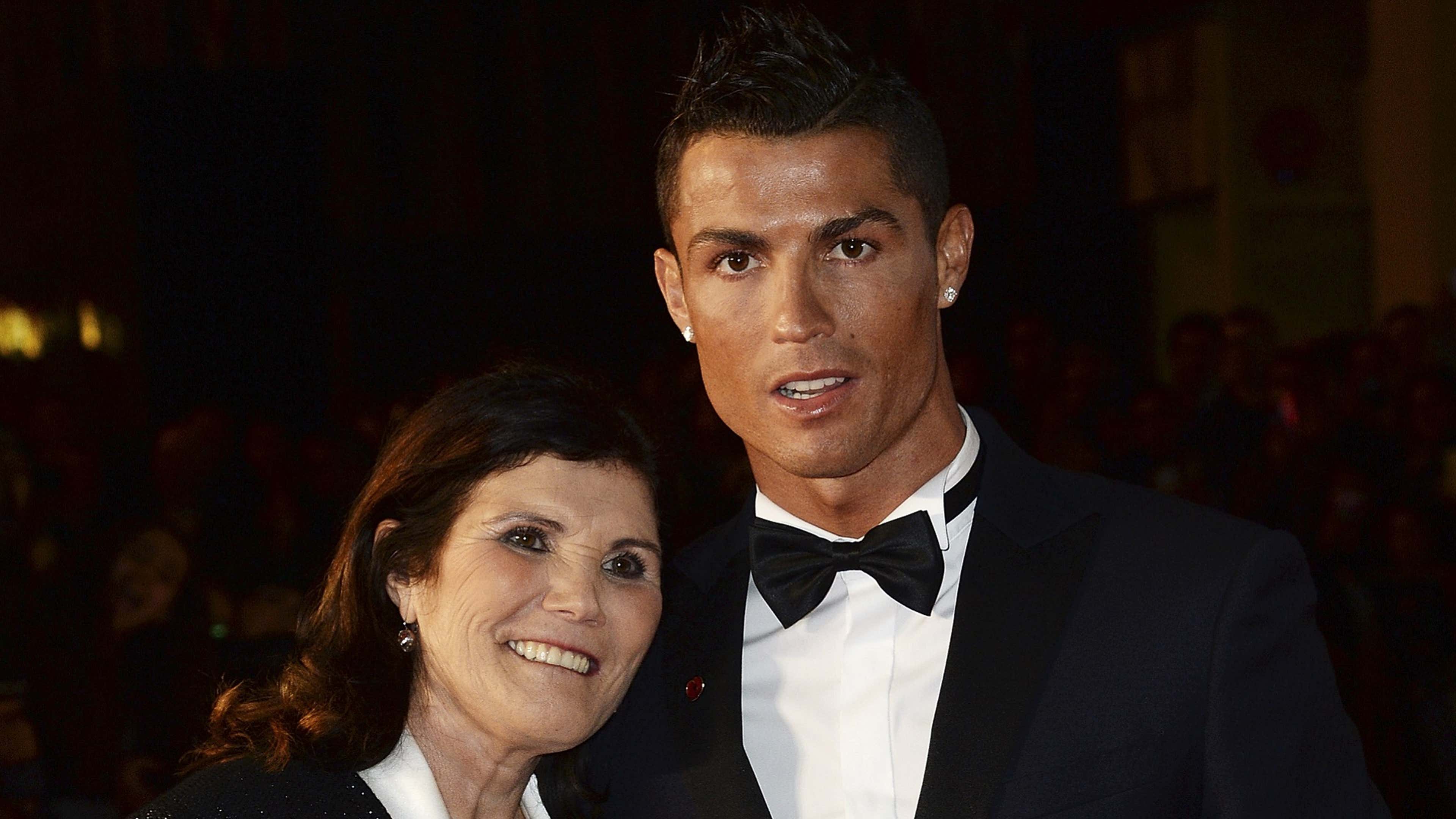 Team Cristiano Ronaldo France - Dolores (maman de Cristiano Ronaldo) avec  les 3 derniers enfants de CR7 ! ❤