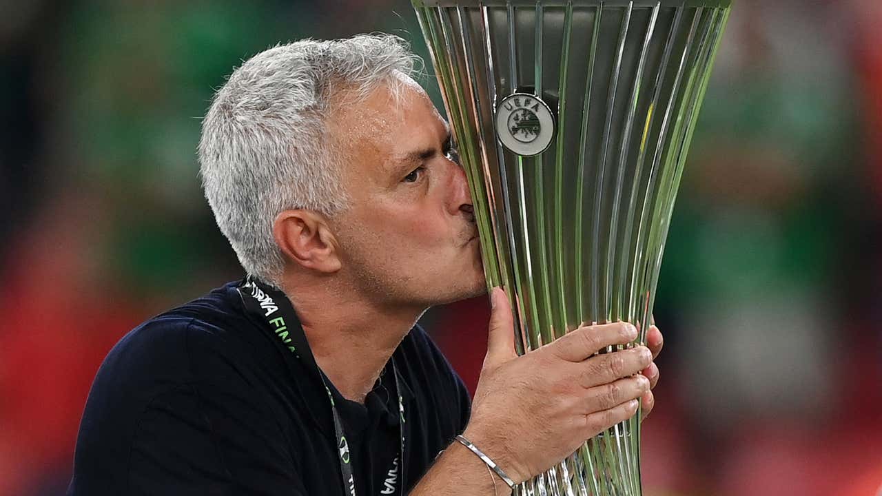 '100 per cent Romanista!' - Mourinho vows to continue on at Roma after winning Conference League | Goal.com