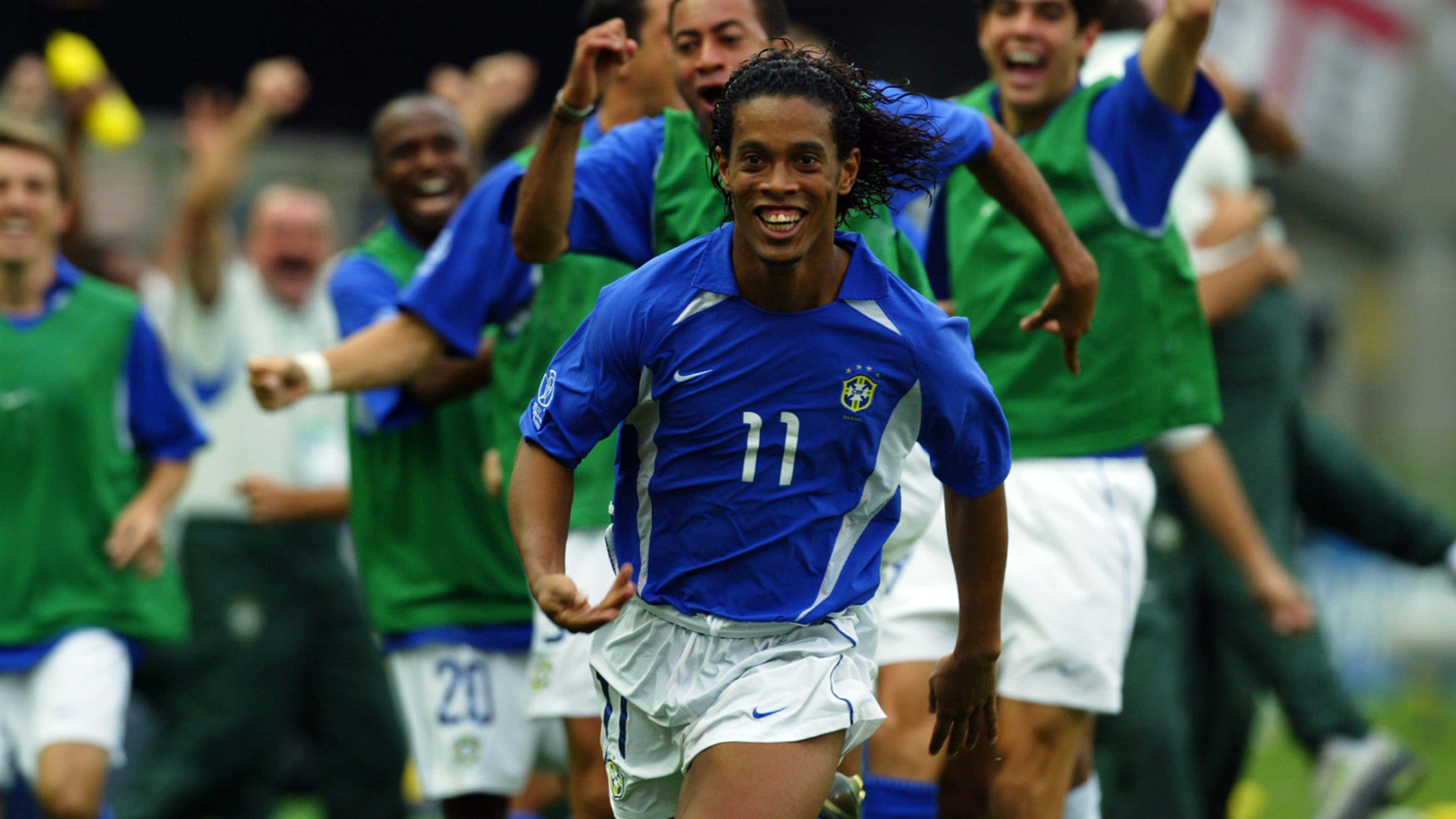 Бразилия англия футбол матч. Роналдиньо ЧМ 2002. Роналдиньо в сборной Бразилии 2002. Бразилия Англия 2002. Роналдиньо сборная Бразилии.