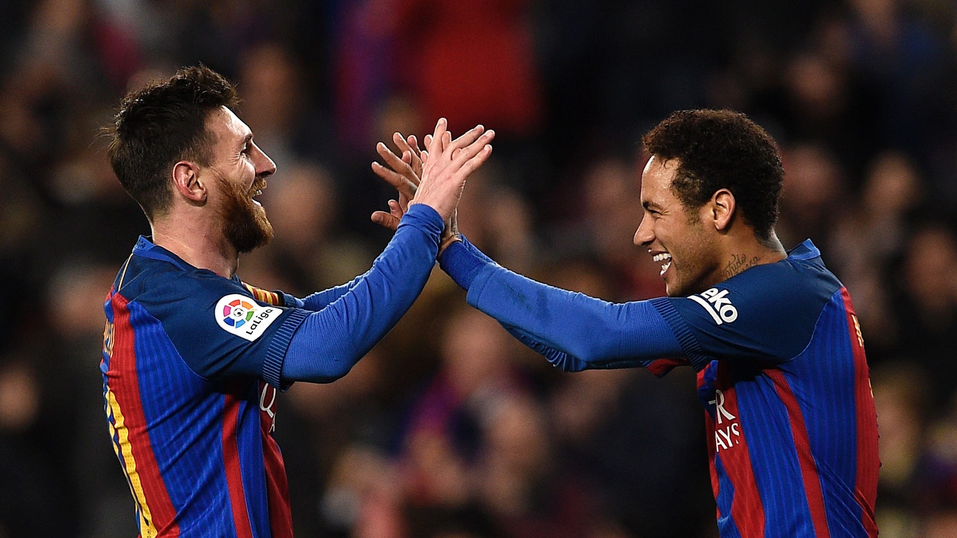 Messi và Neymar là hai ngôi sao của bóng đá thế giới. Xem hình ảnh chia tay của Messi với Neymar để thấy tình bạn và sự đoàn kết của hai ngôi sao này trong trận đấu và ngoài đời.