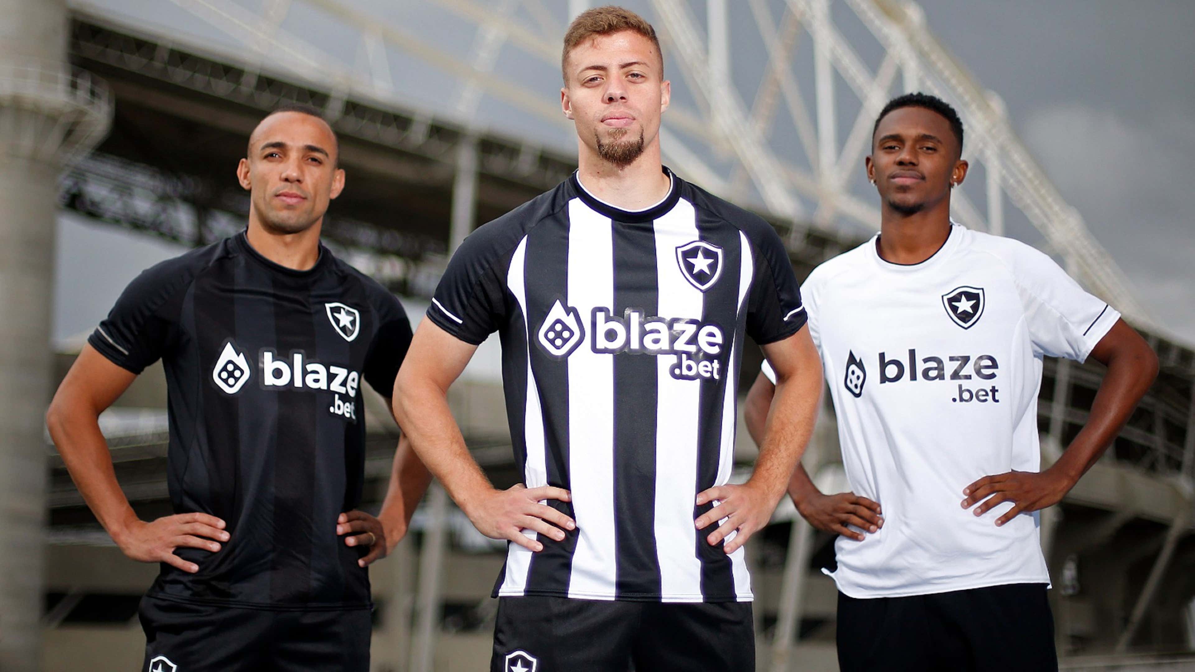Botafogo apresenta nova camisa, que marca retorno da Reebok ao