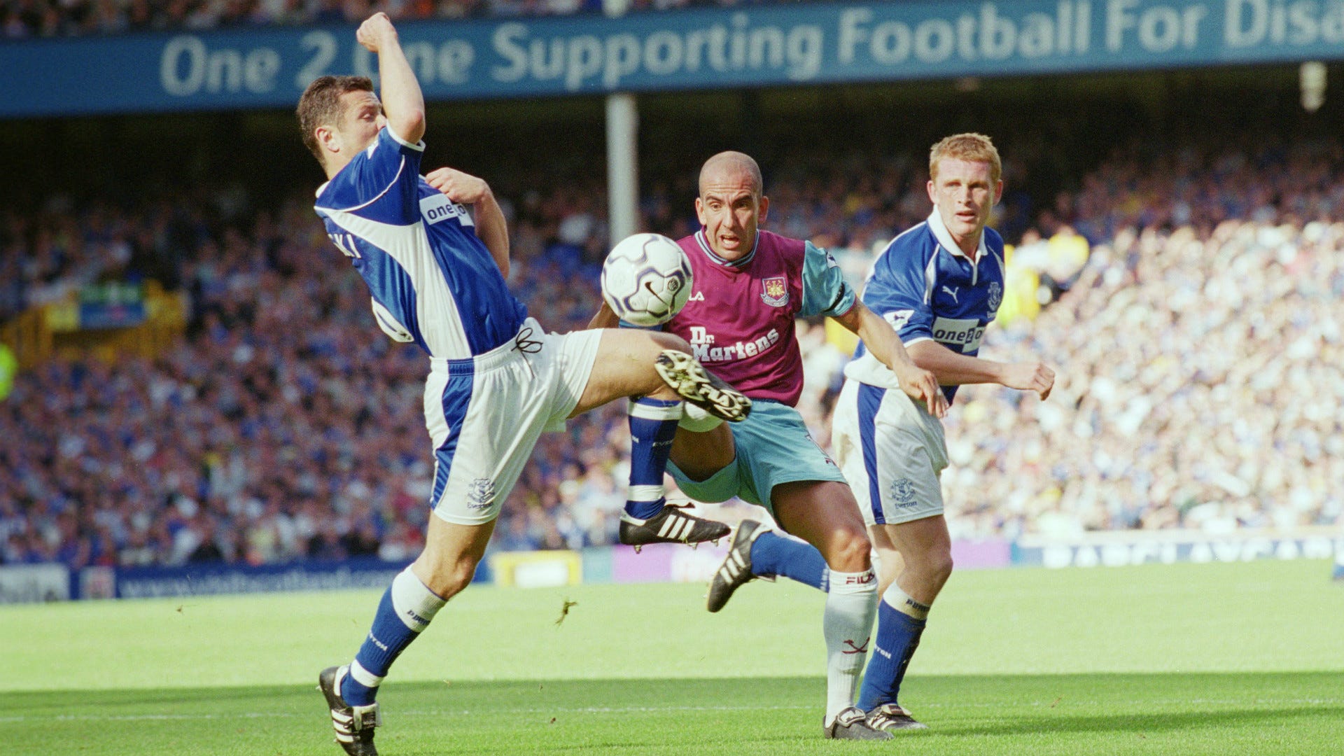 Paolo Di Canio West Ham vs Everton - 2000