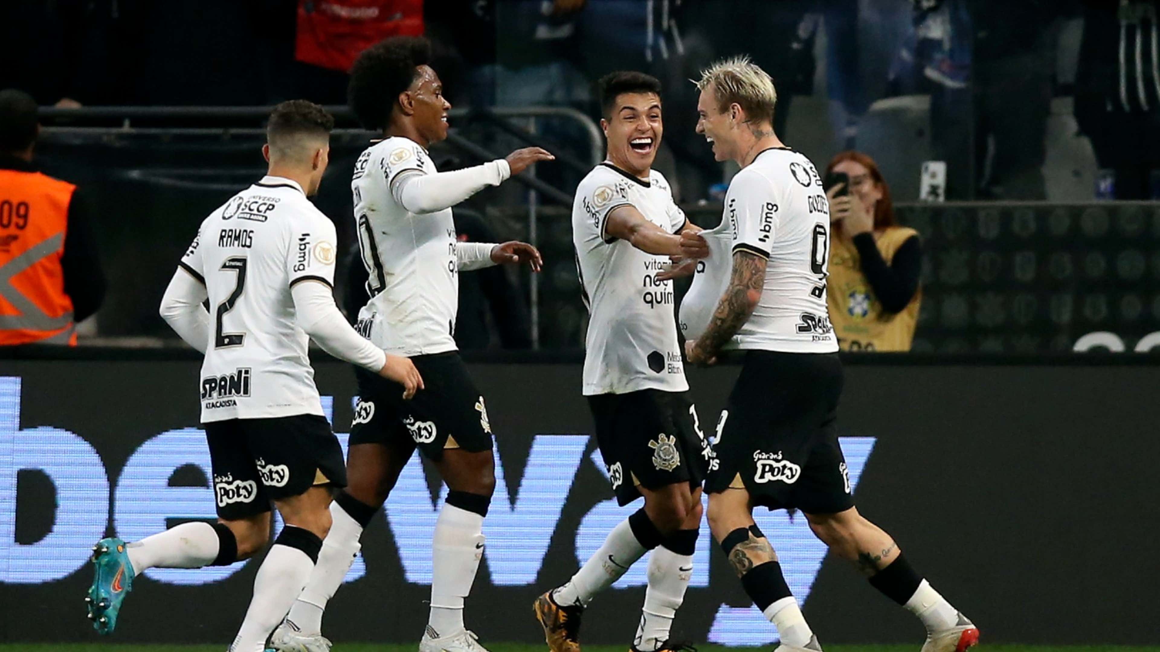 Corinthians e Coritiba empatam em jogo agitado pelo Brasileirão