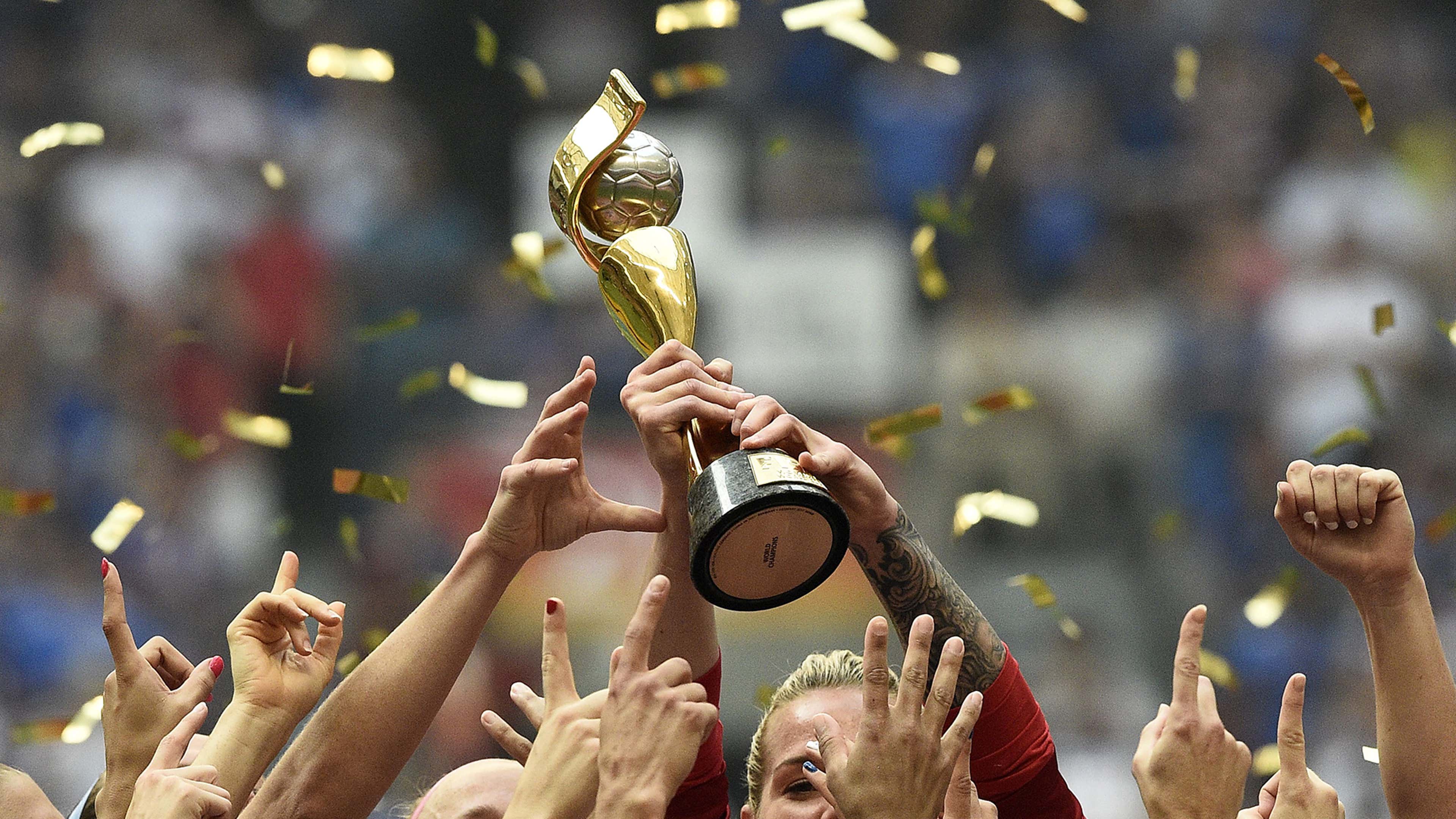 Women's World Cup trophy 2015 USWNT