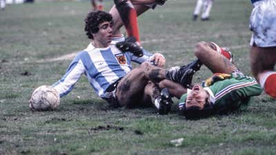 Alberto Tarantini in action for Argentina