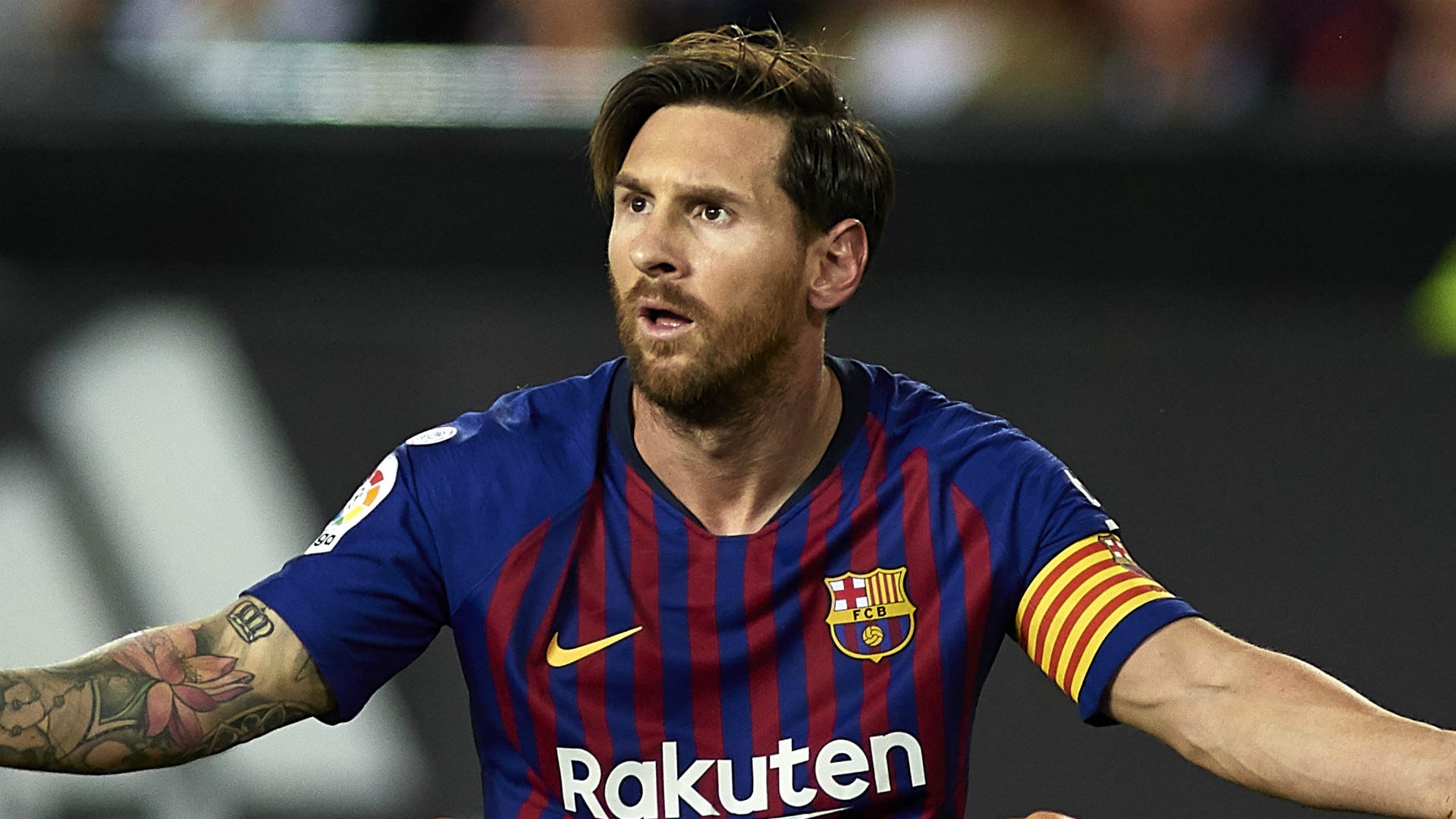 Một hình ảnh về Messi sẽ khiến bạn cảm thấy nóng lòng và hào hứng bởi vì những kỹ năng siêu phàm của anh ta trên sân cỏ. Nếu bạn là một fan hâm mộ của bóng đá, hãy xem hình ảnh này và tận hưởng cảm giác của một ngôi sao bóng đá thực sự.