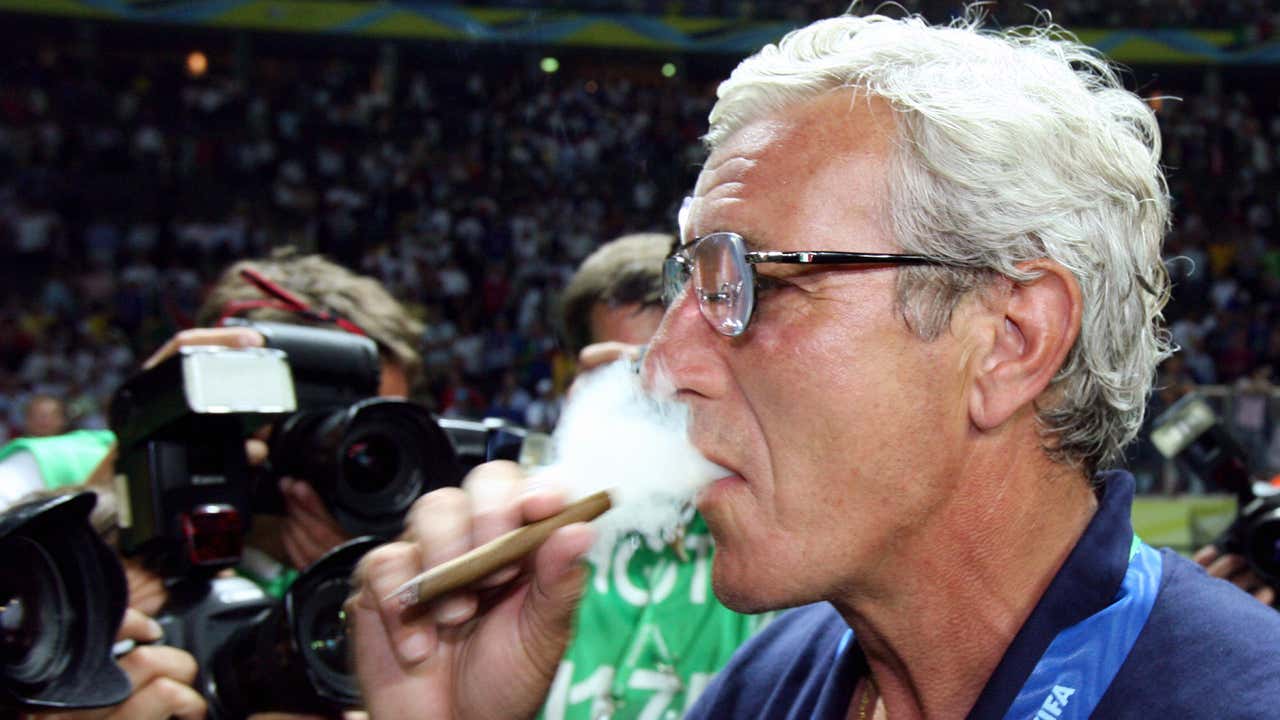 I giocatori italiani espongono i loro birilli vuoti in vista della vittoria della semifinale della Coppa del Mondo 2006 sulla Germania – Libby