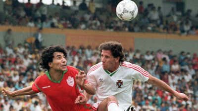 Moroccan midfielder Abdelmajid Dolmy collides with Portuguese Magalhaes 11 June 1986 in Guadalaraja during the World Cup