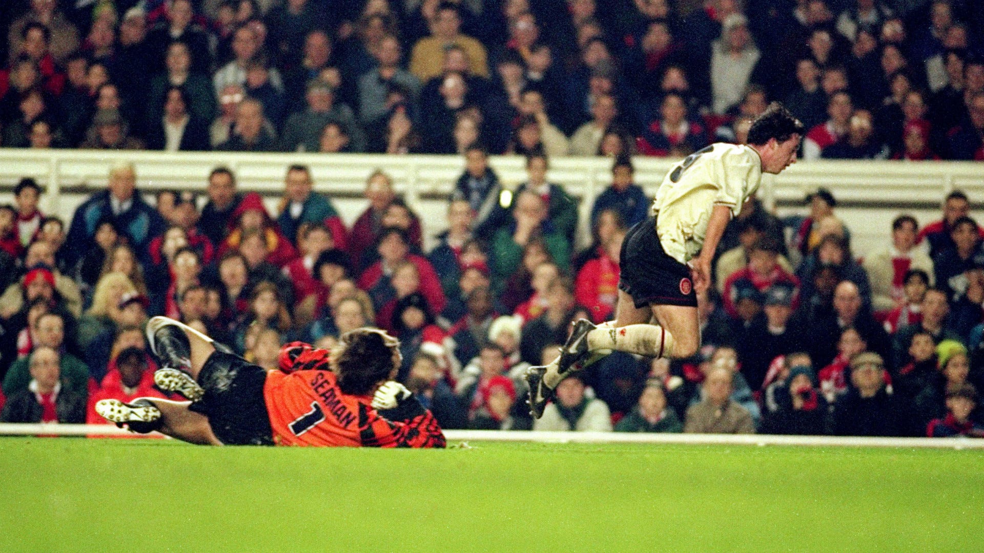 Robbie Fowler and David Seaman - Liverpool vs Arsenal 1997