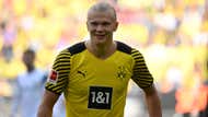 Dortmund's Norwegian forward Erling Braut Haaland (L) celebrates